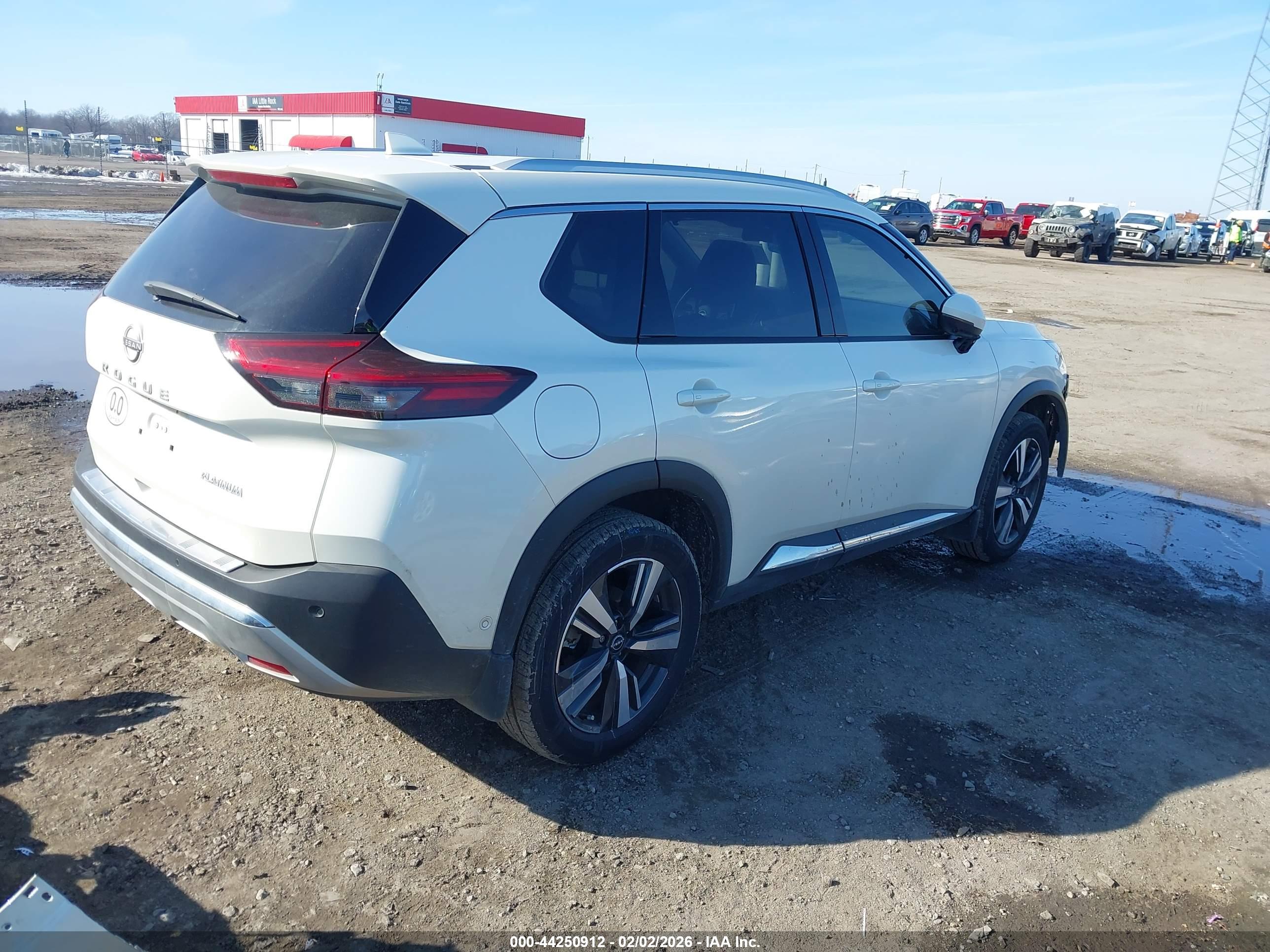 NISSAN ROGUE image 4