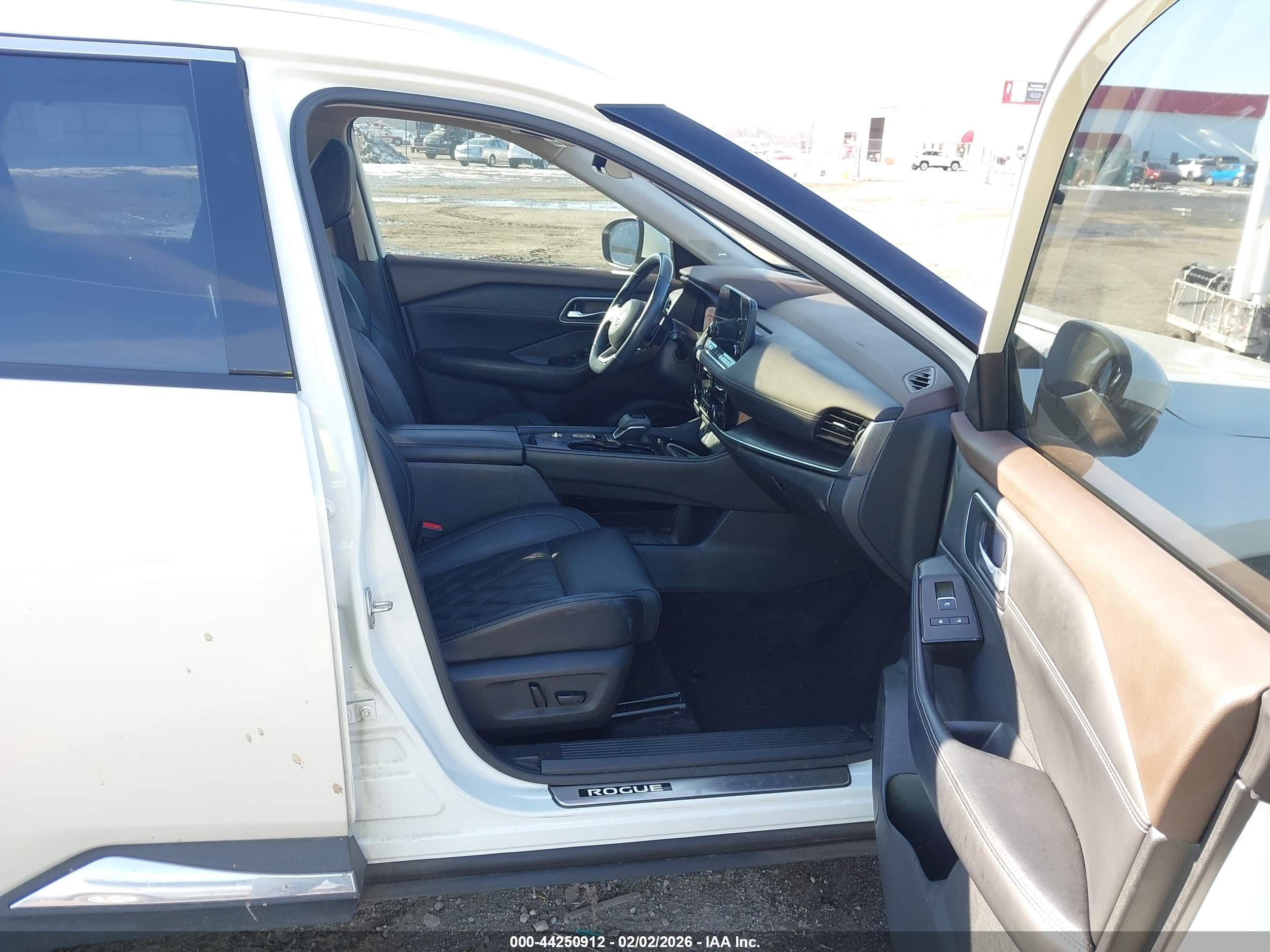 NISSAN ROGUE image 5
