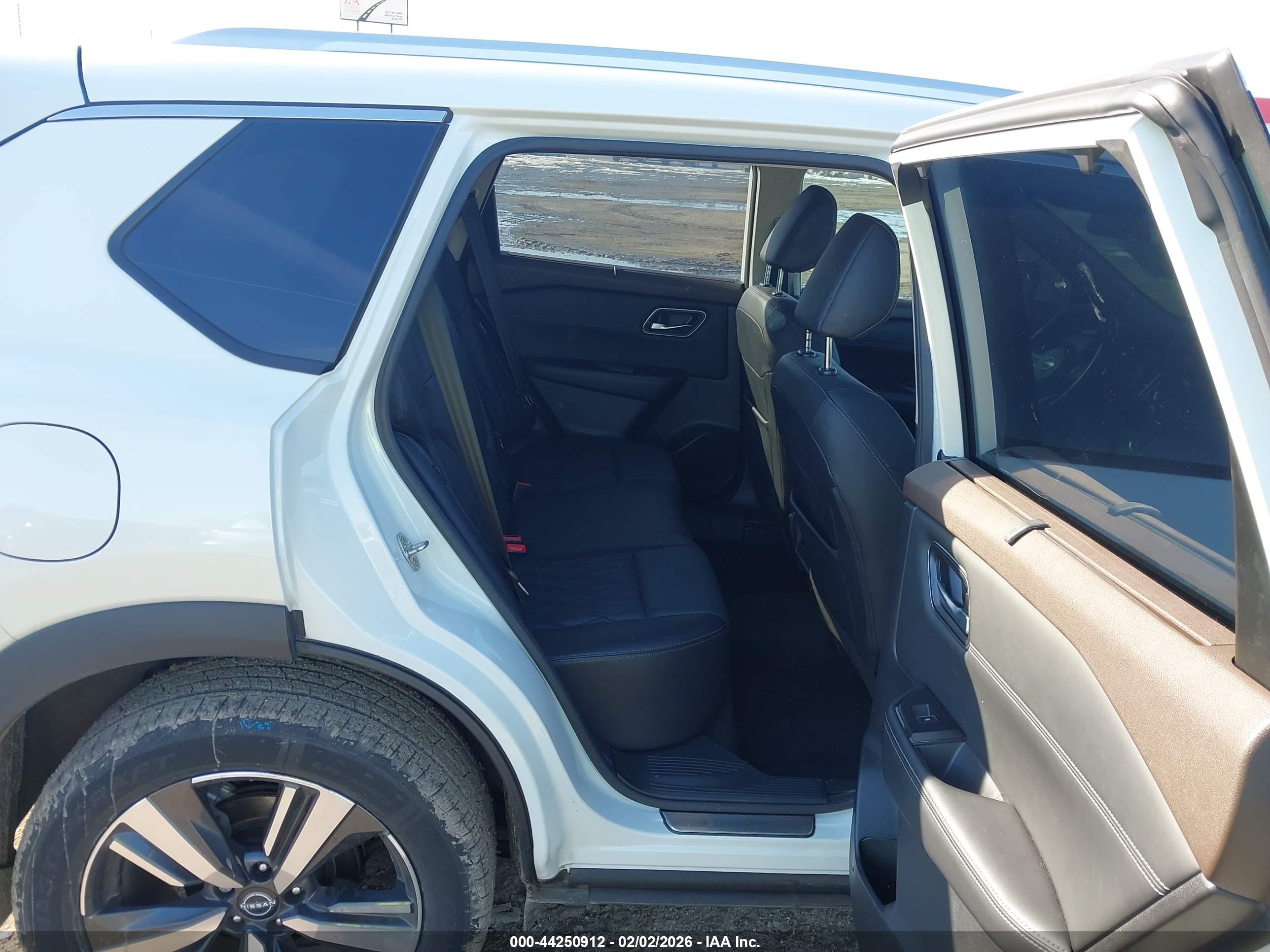 NISSAN ROGUE image 8