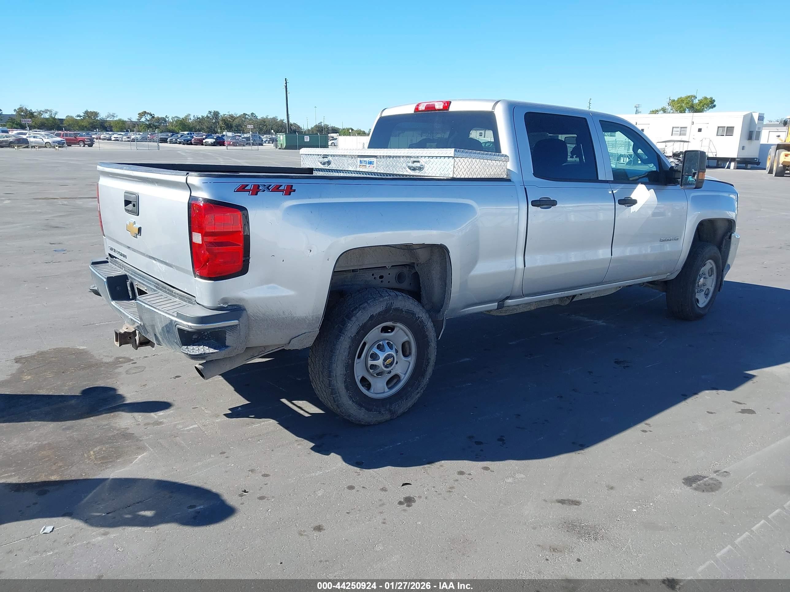 CHEVROLET SILVERADO image 4