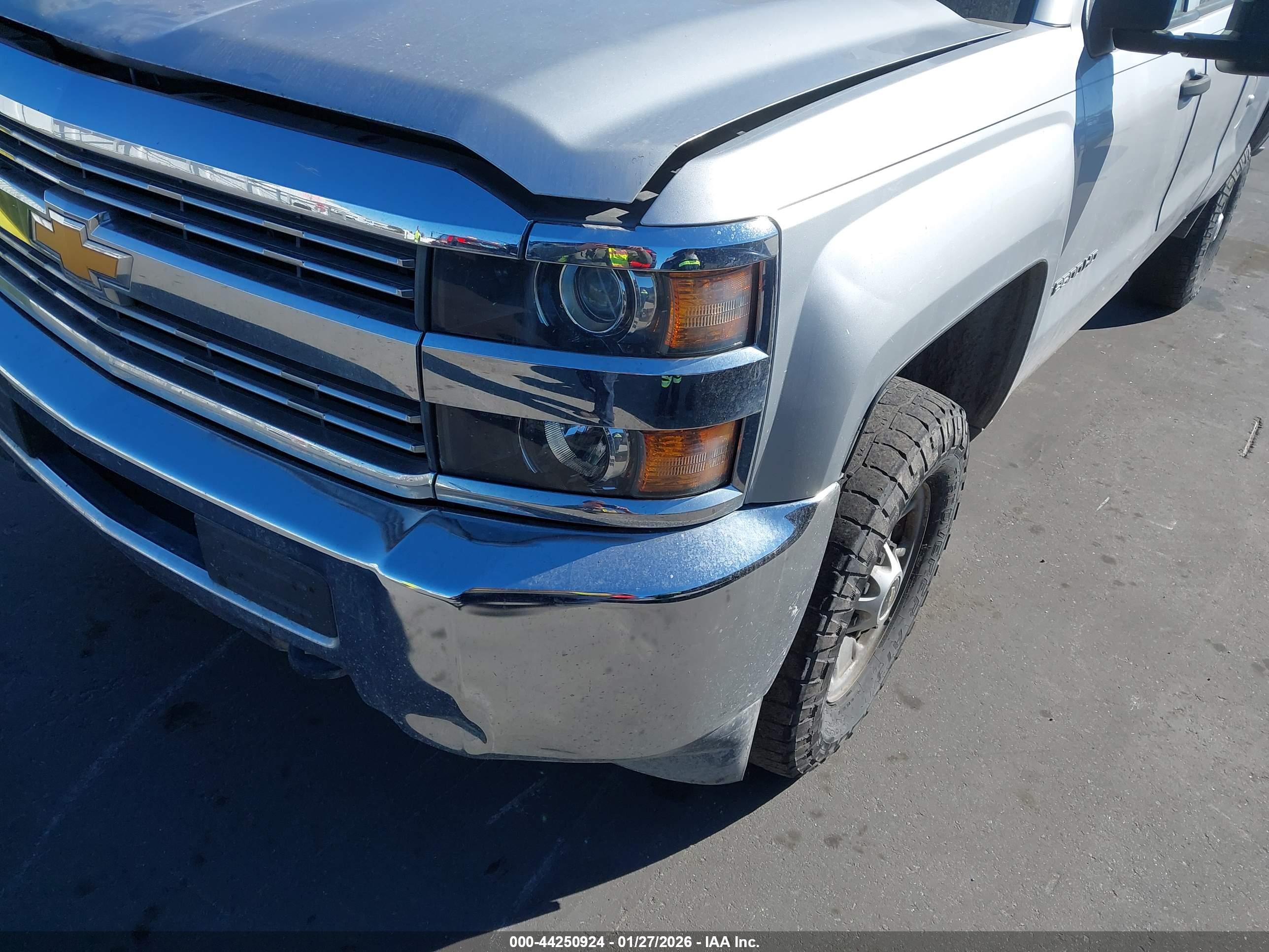 CHEVROLET SILVERADO image 6