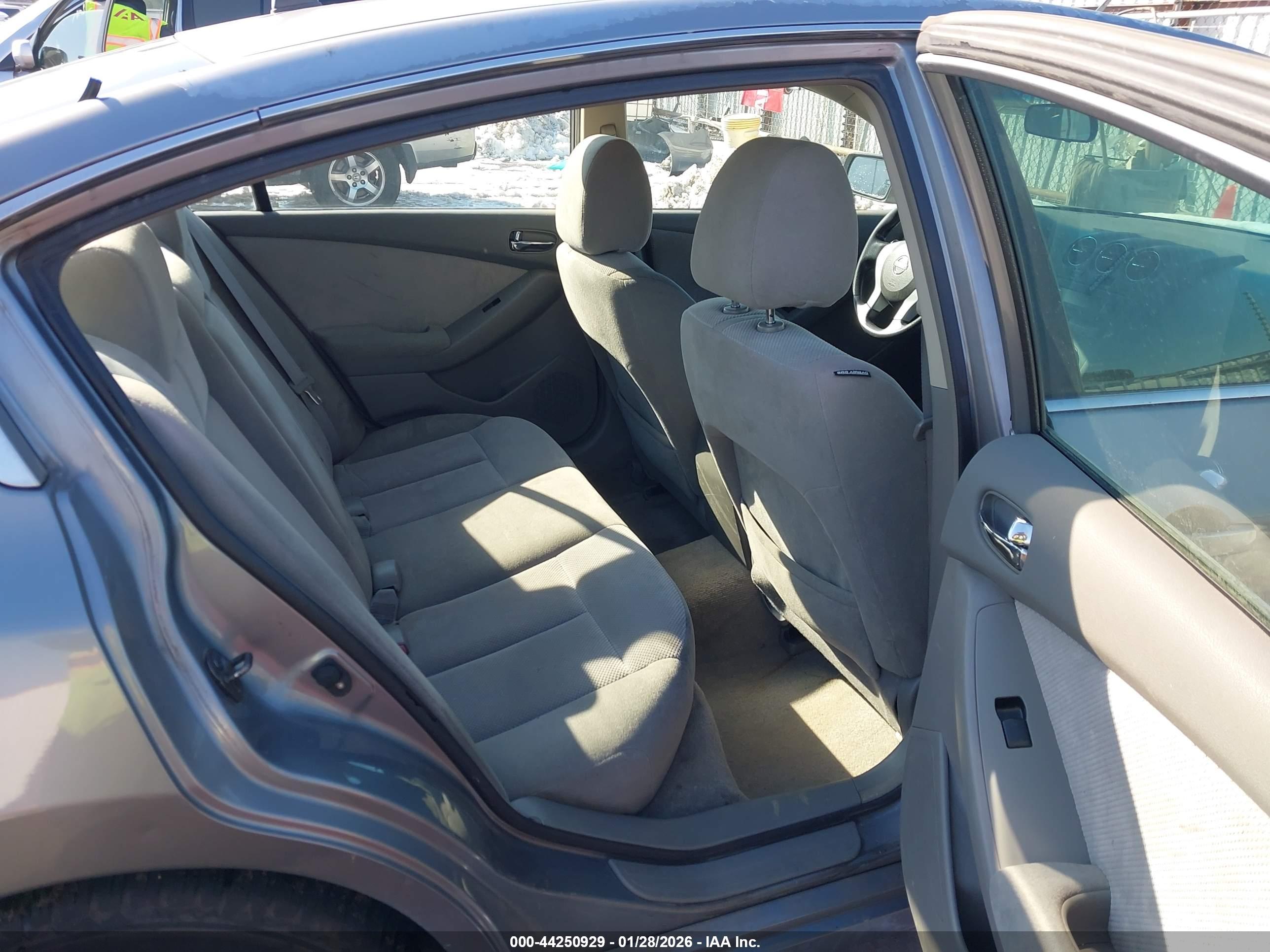 NISSAN ALTIMA image 8