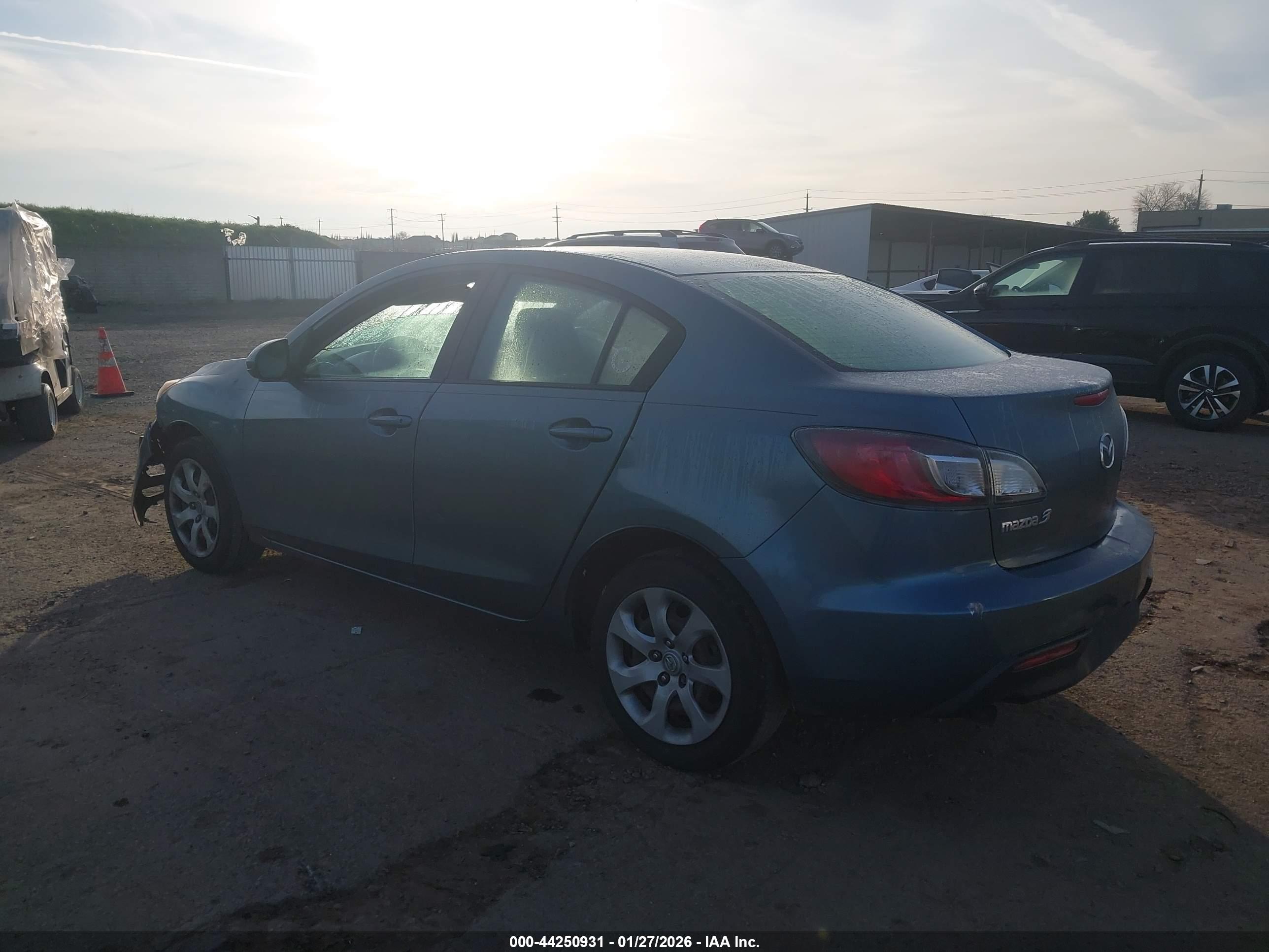 MAZDA MAZDA3 image 3