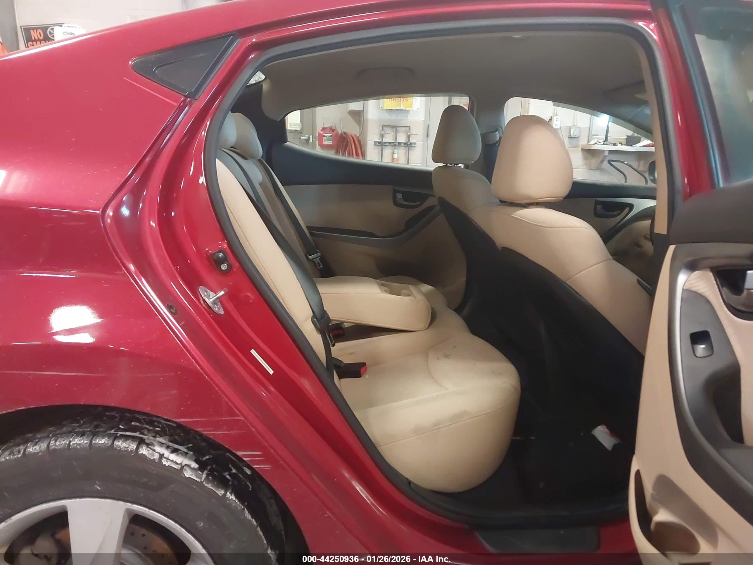 HYUNDAI ELANTRA image 8