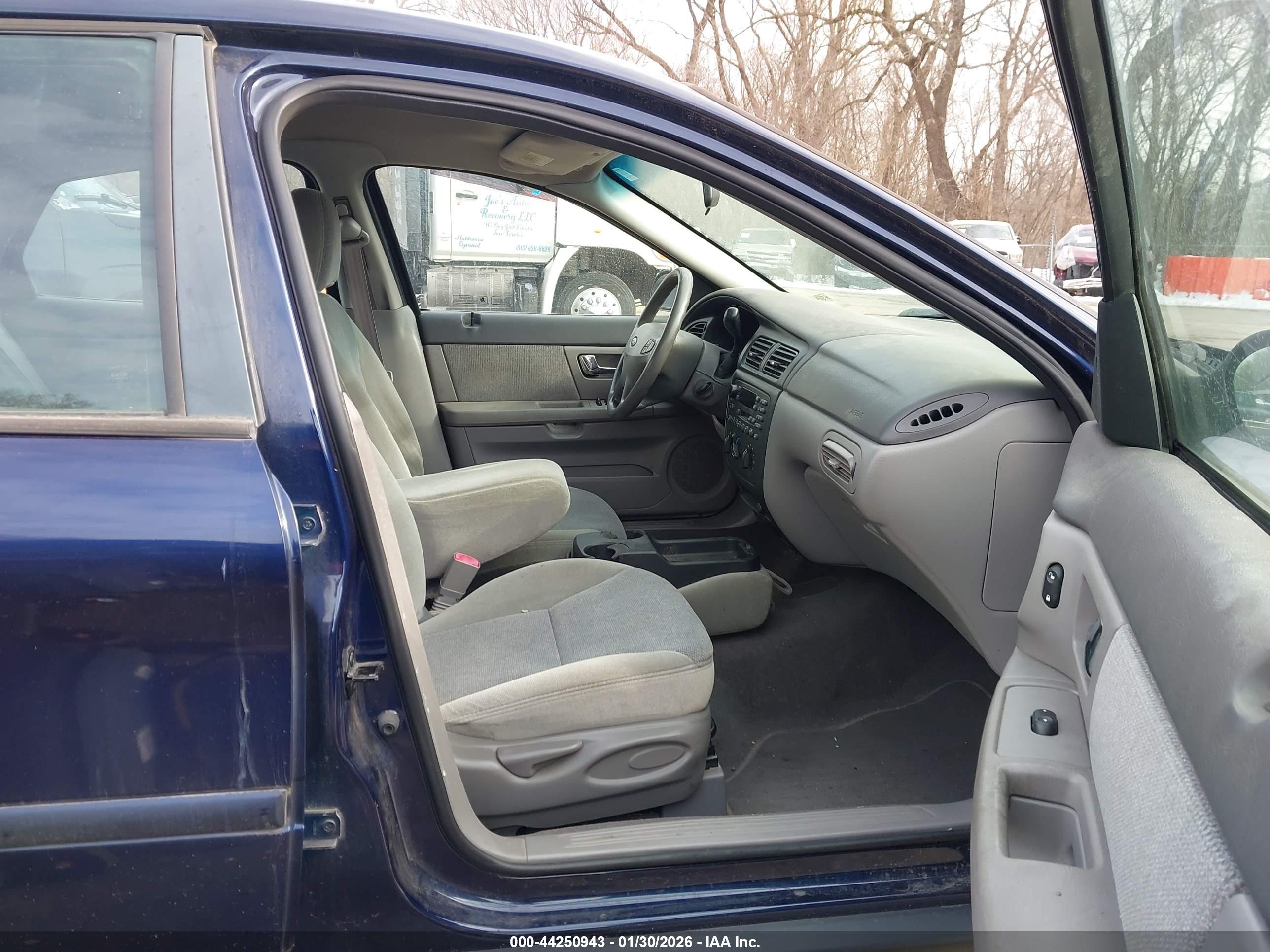 FORD TAURUS image 5