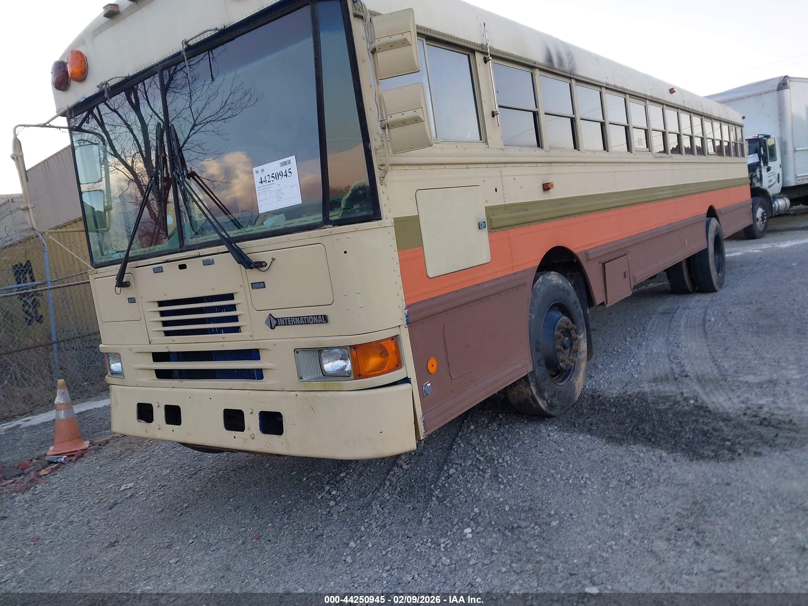 INTERNATIONAL 3000 image 2