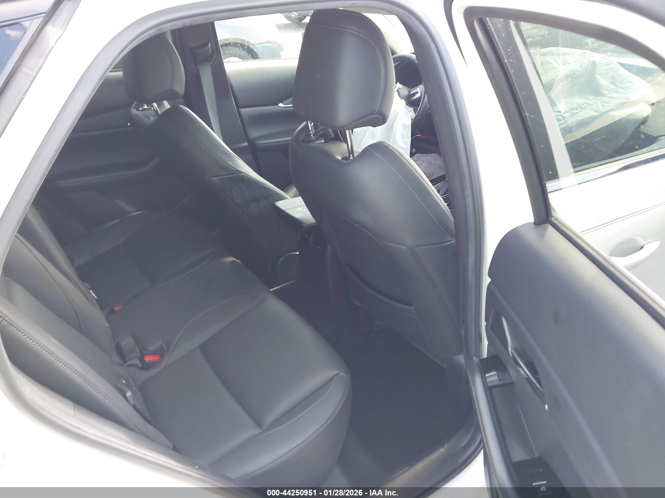 MAZDA CX-30 image 8