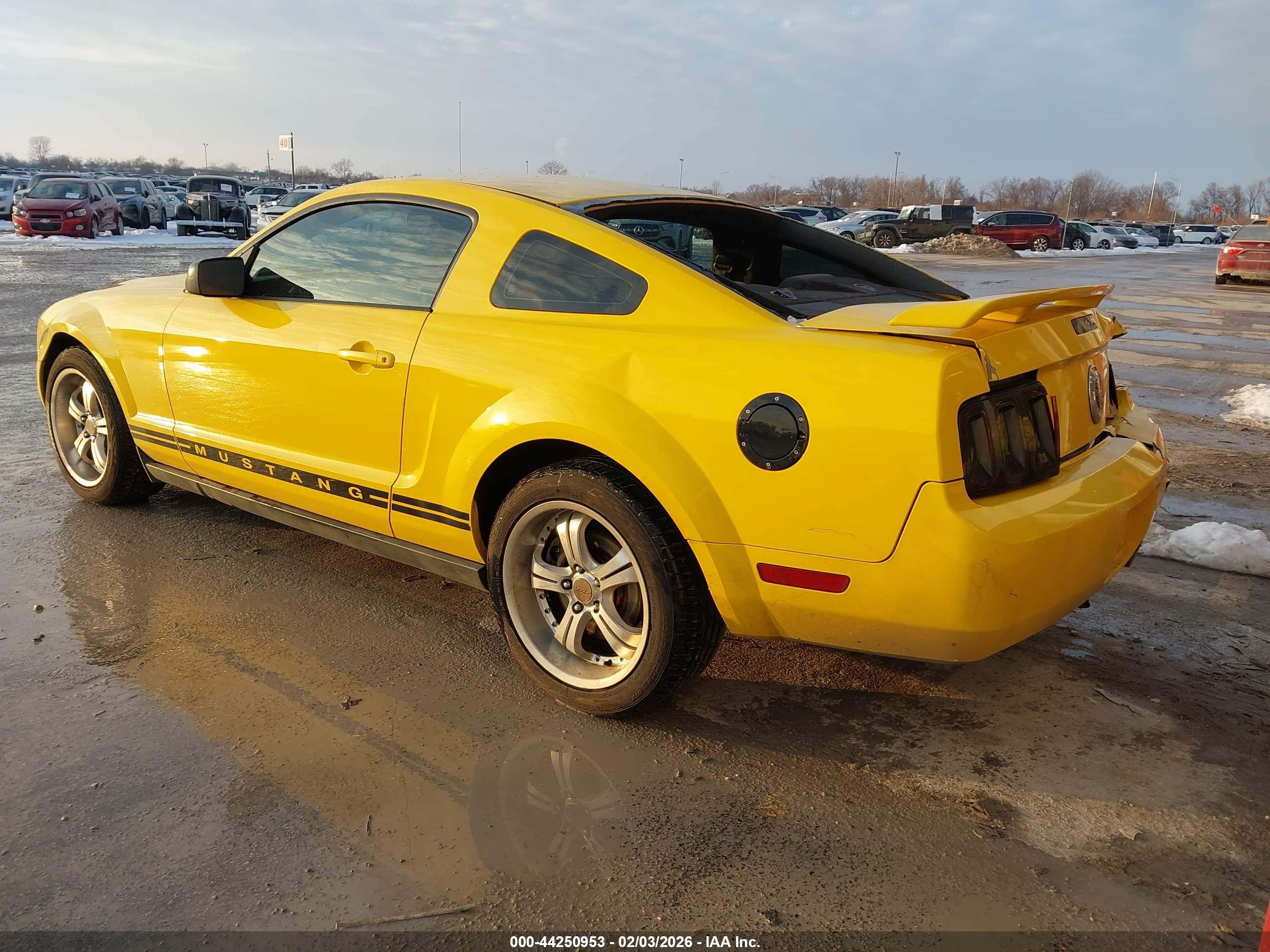FORD MUSTANG image 3