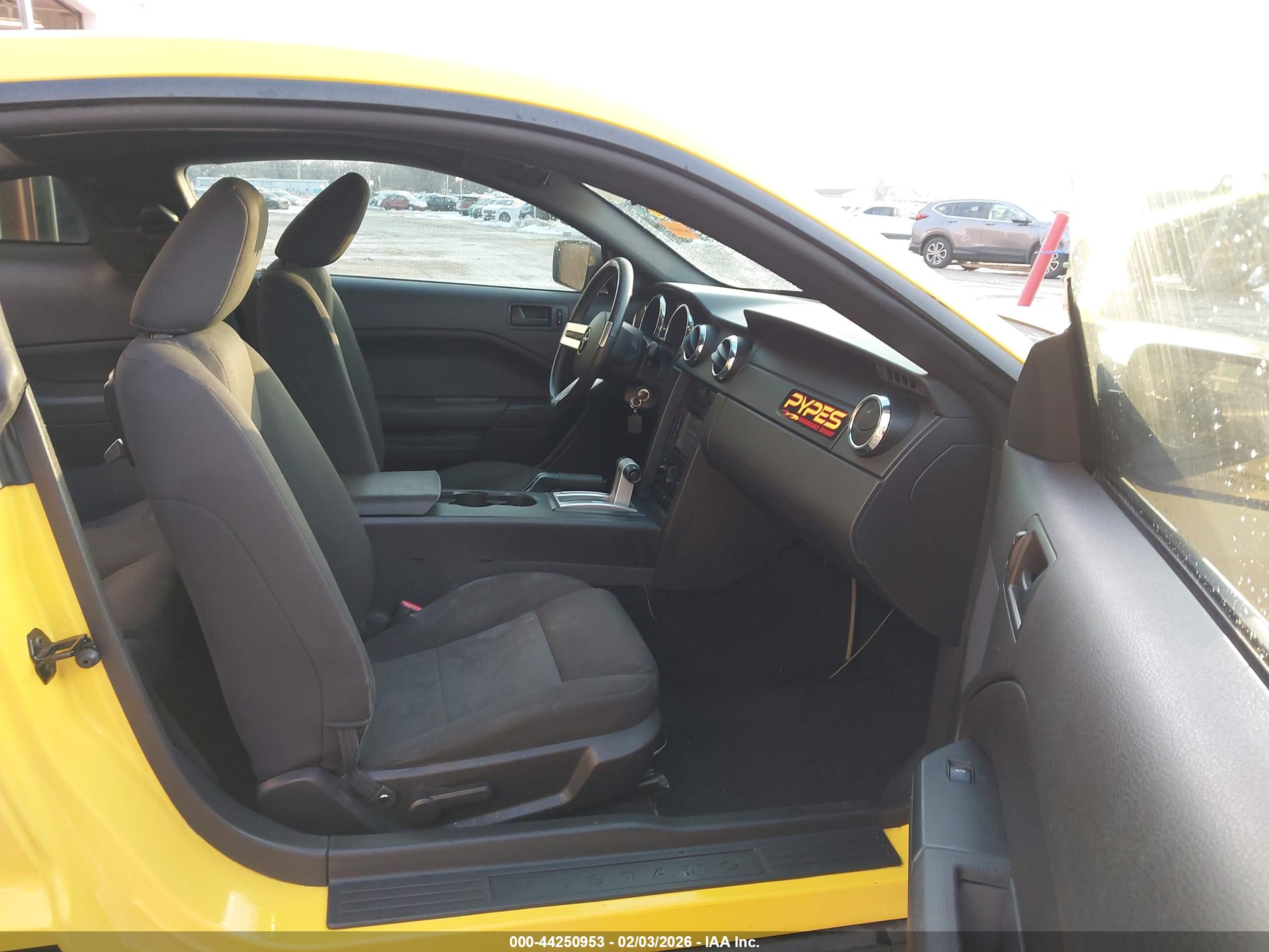 FORD MUSTANG image 5