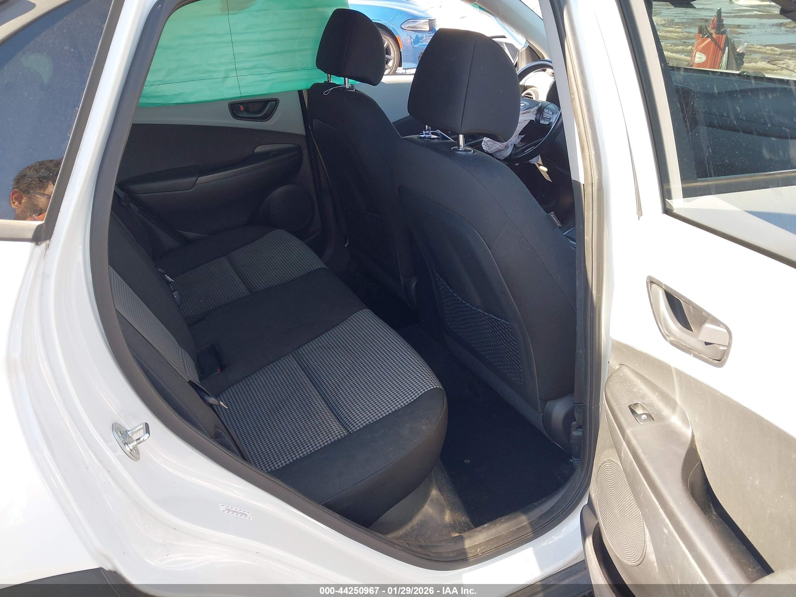 HYUNDAI KONA image 8