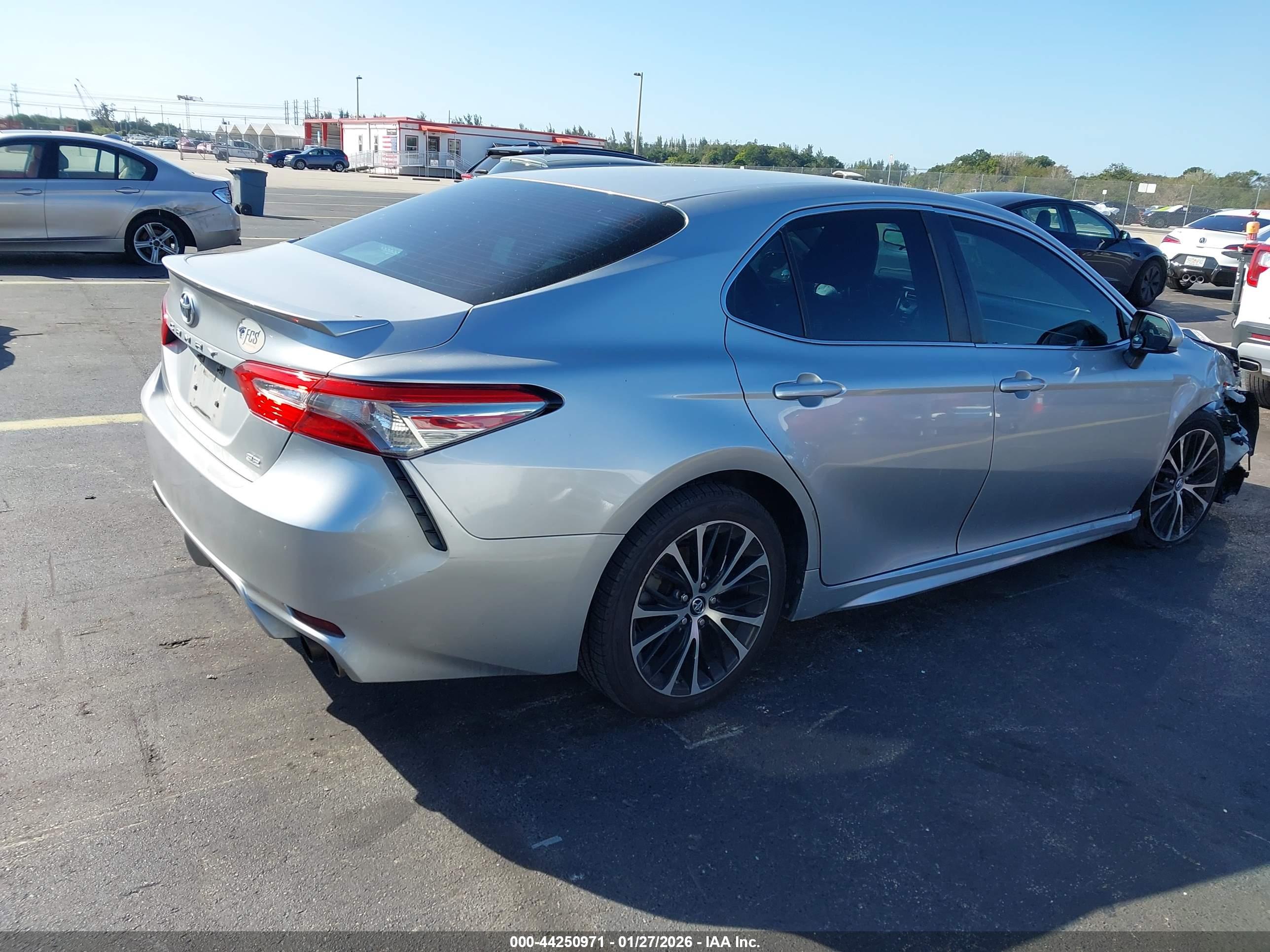 TOYOTA CAMRY image 4