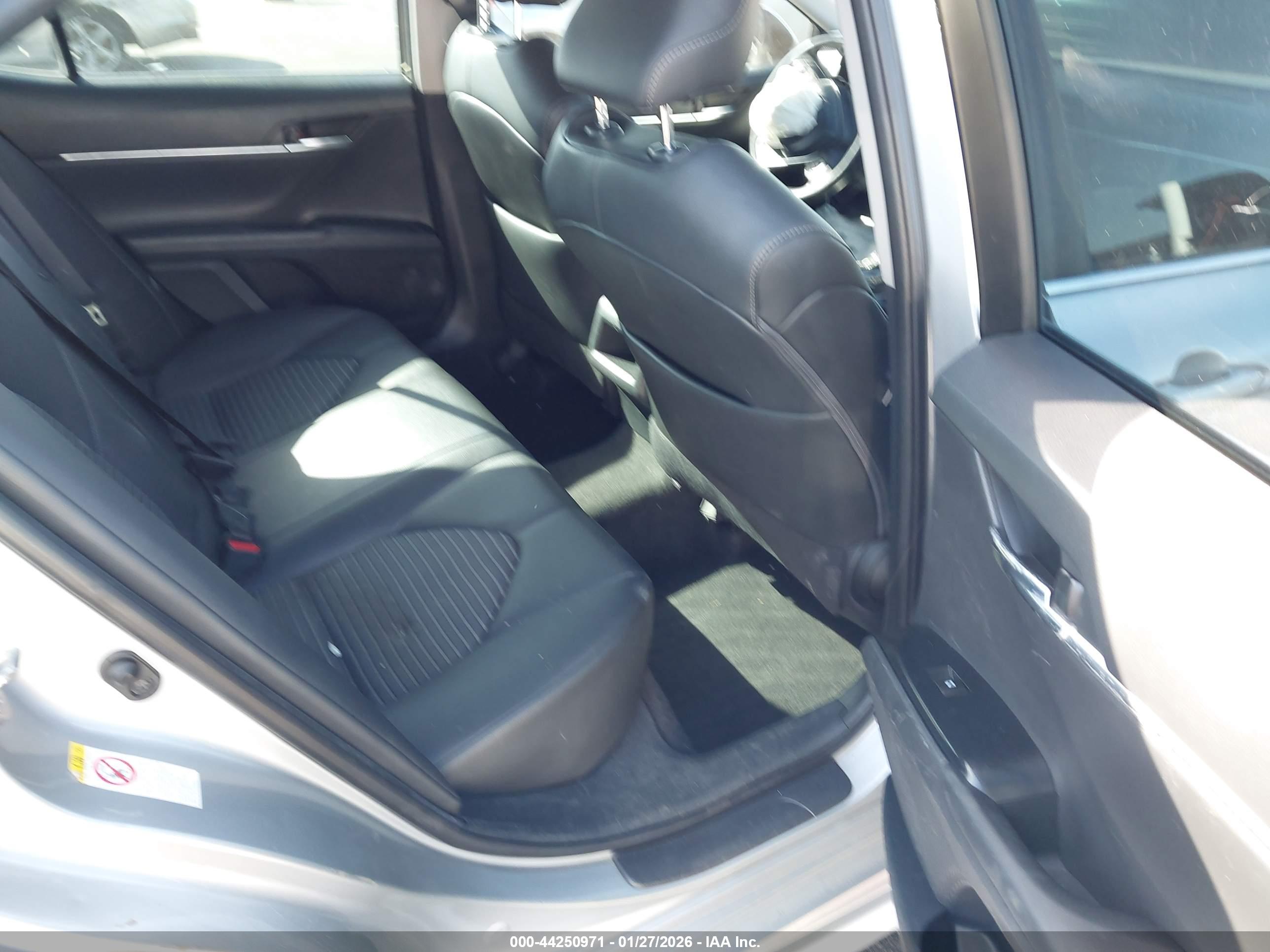 TOYOTA CAMRY image 8