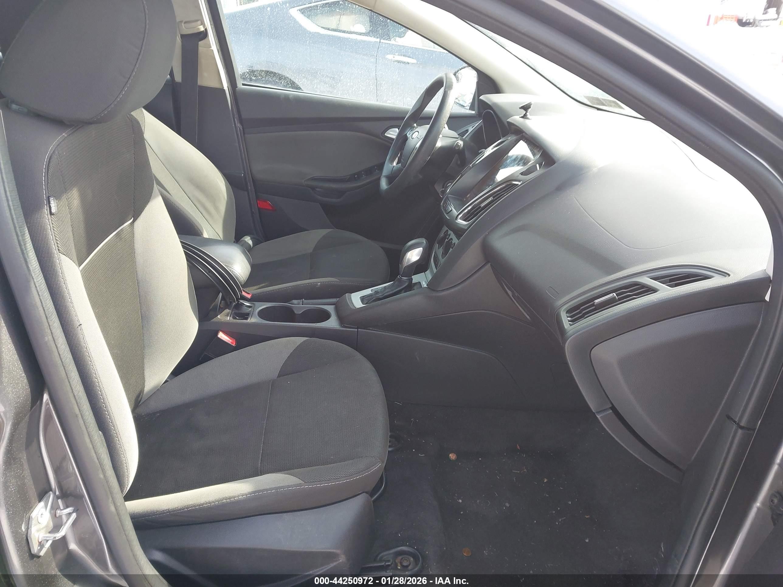 FORD FOCUS image 5