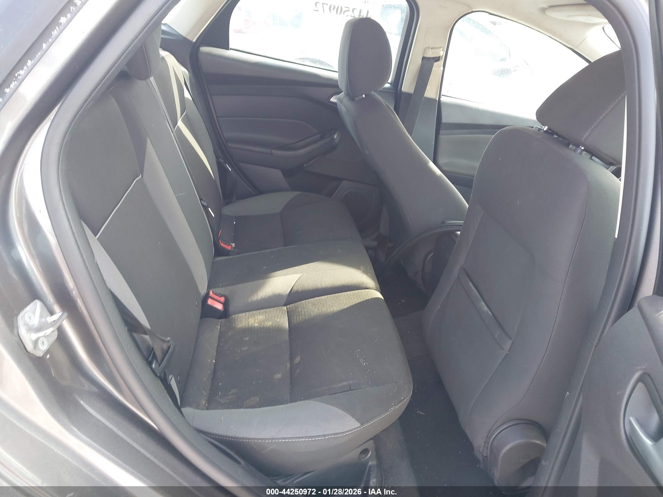 FORD FOCUS image 8