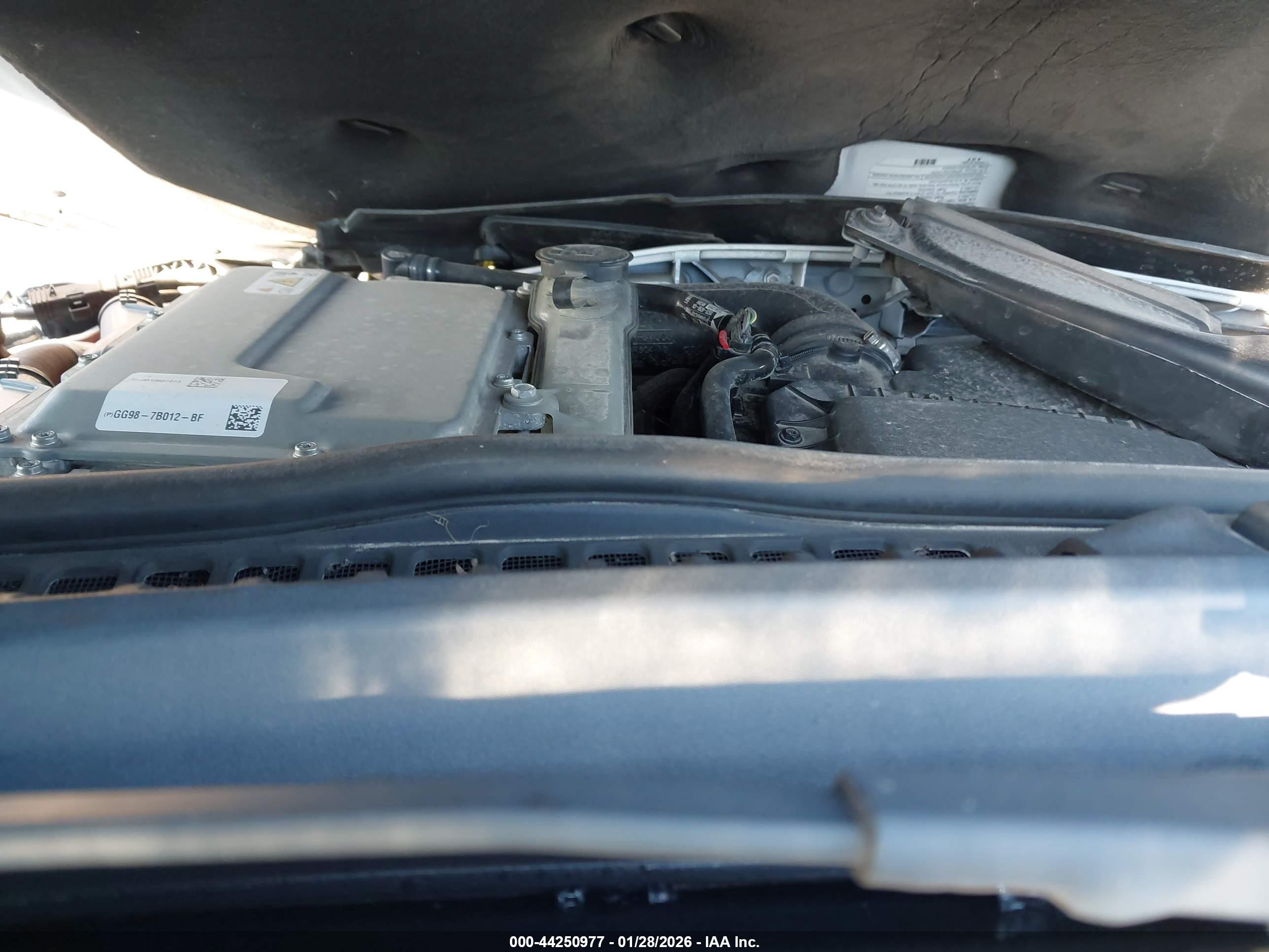 FORD FUSION image 10