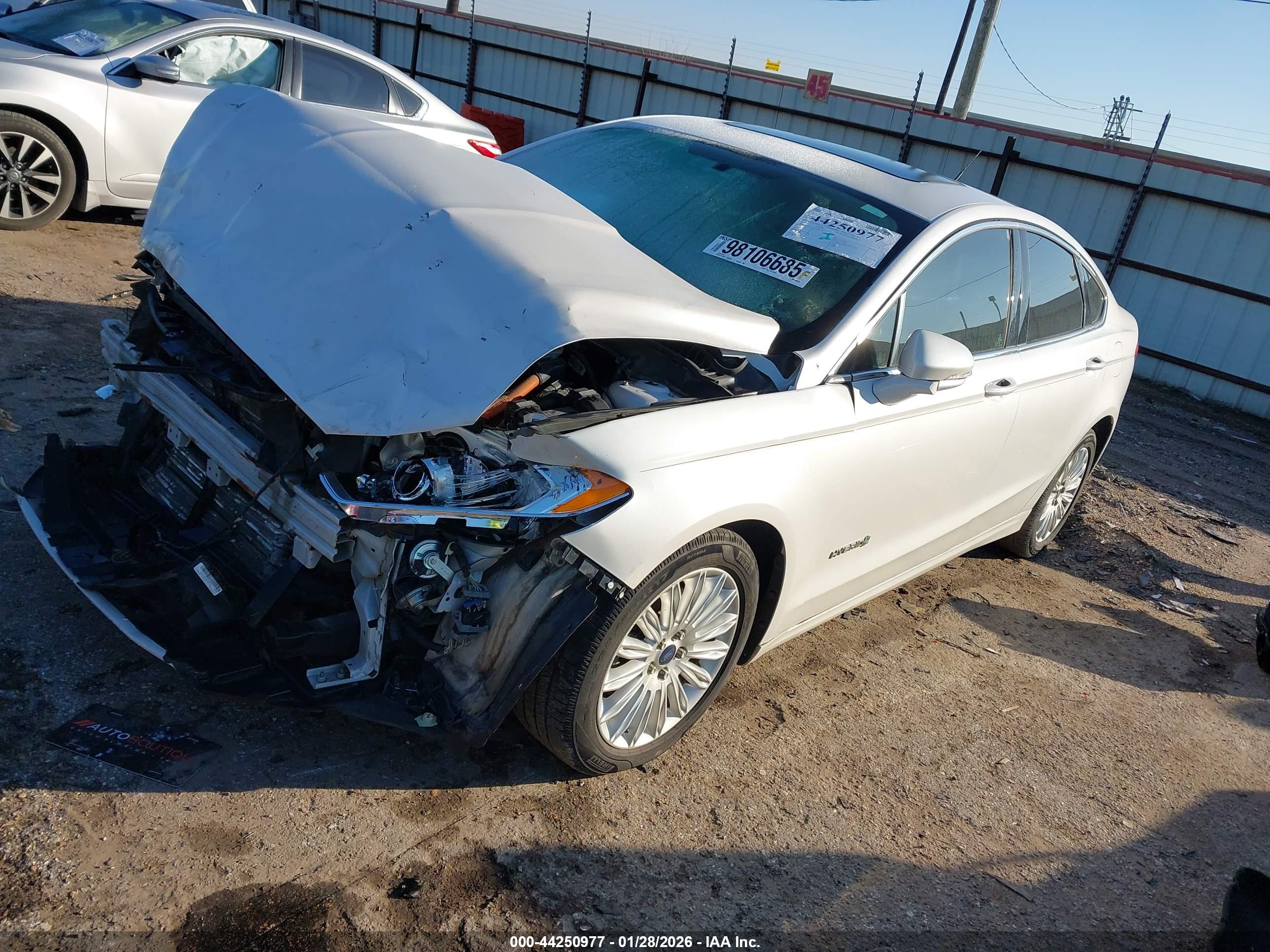 FORD FUSION image 2