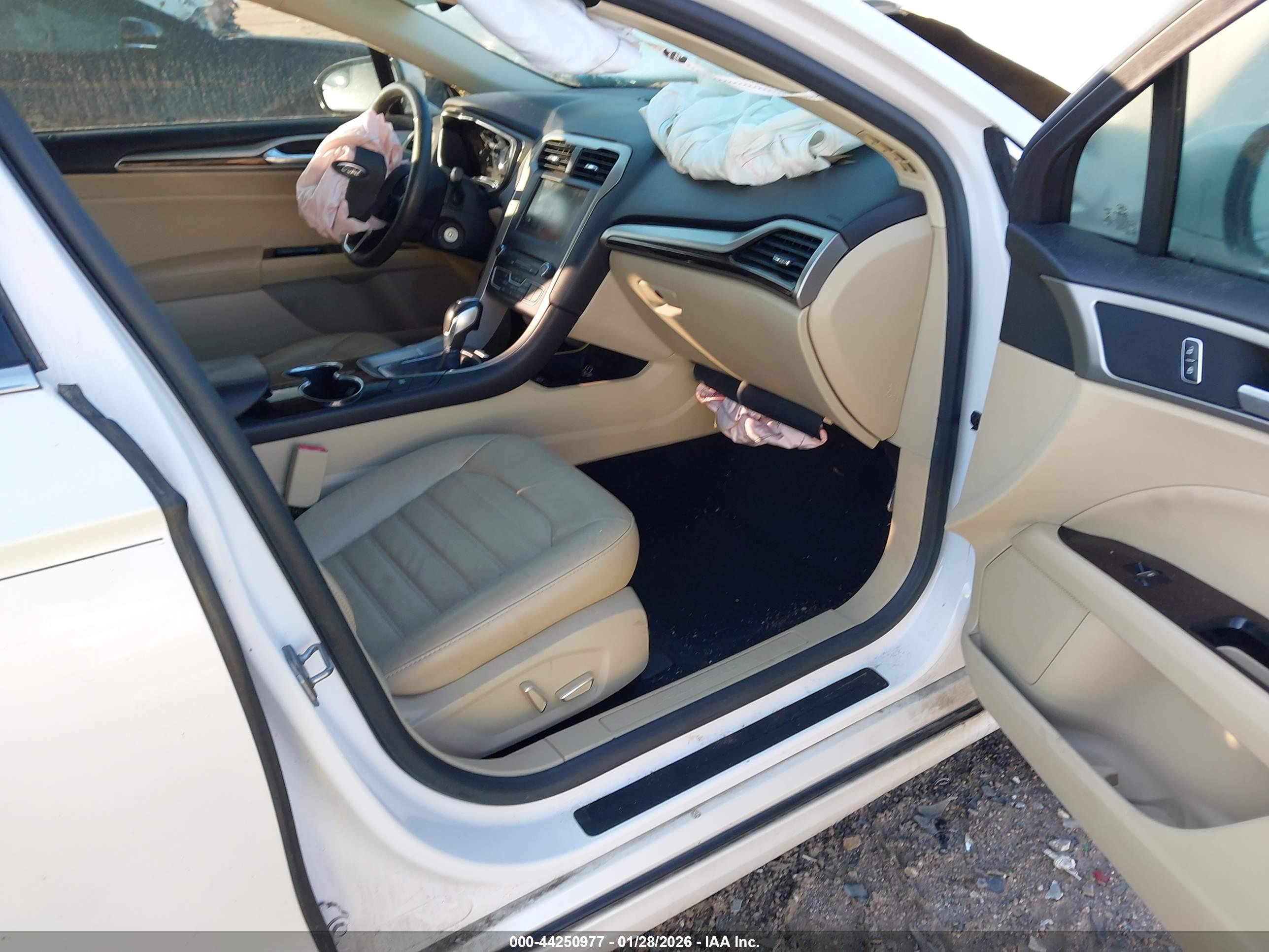 FORD FUSION image 5