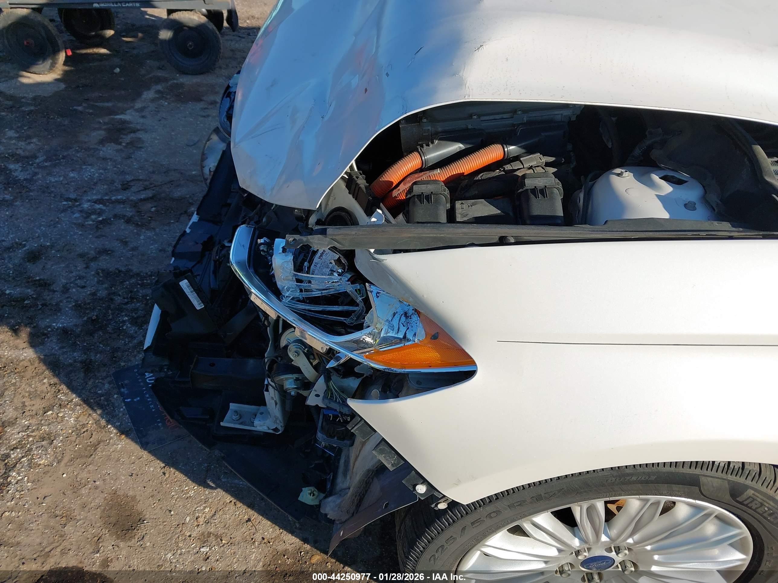 FORD FUSION image 6