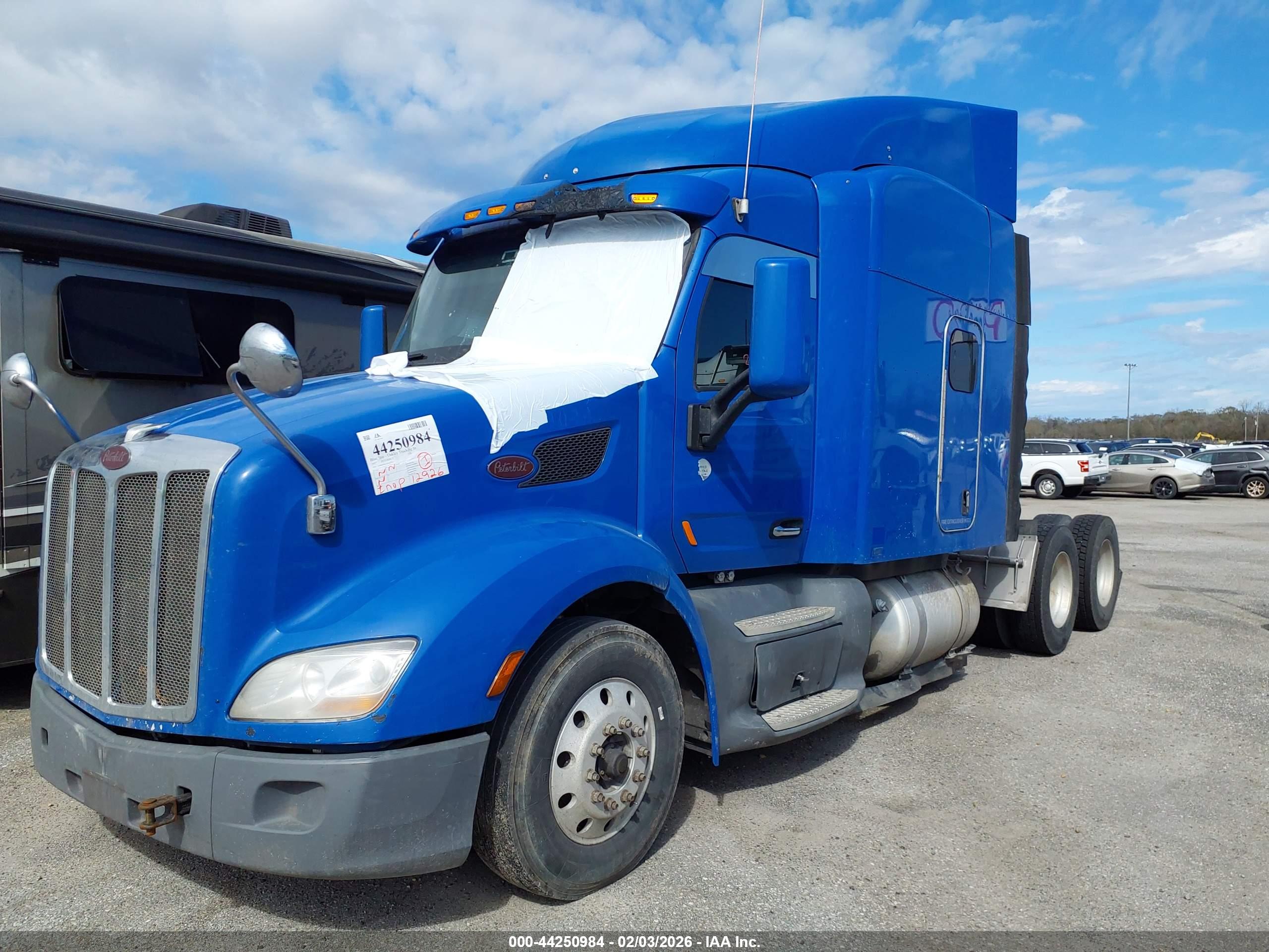 PETERBILT 579 image 2
