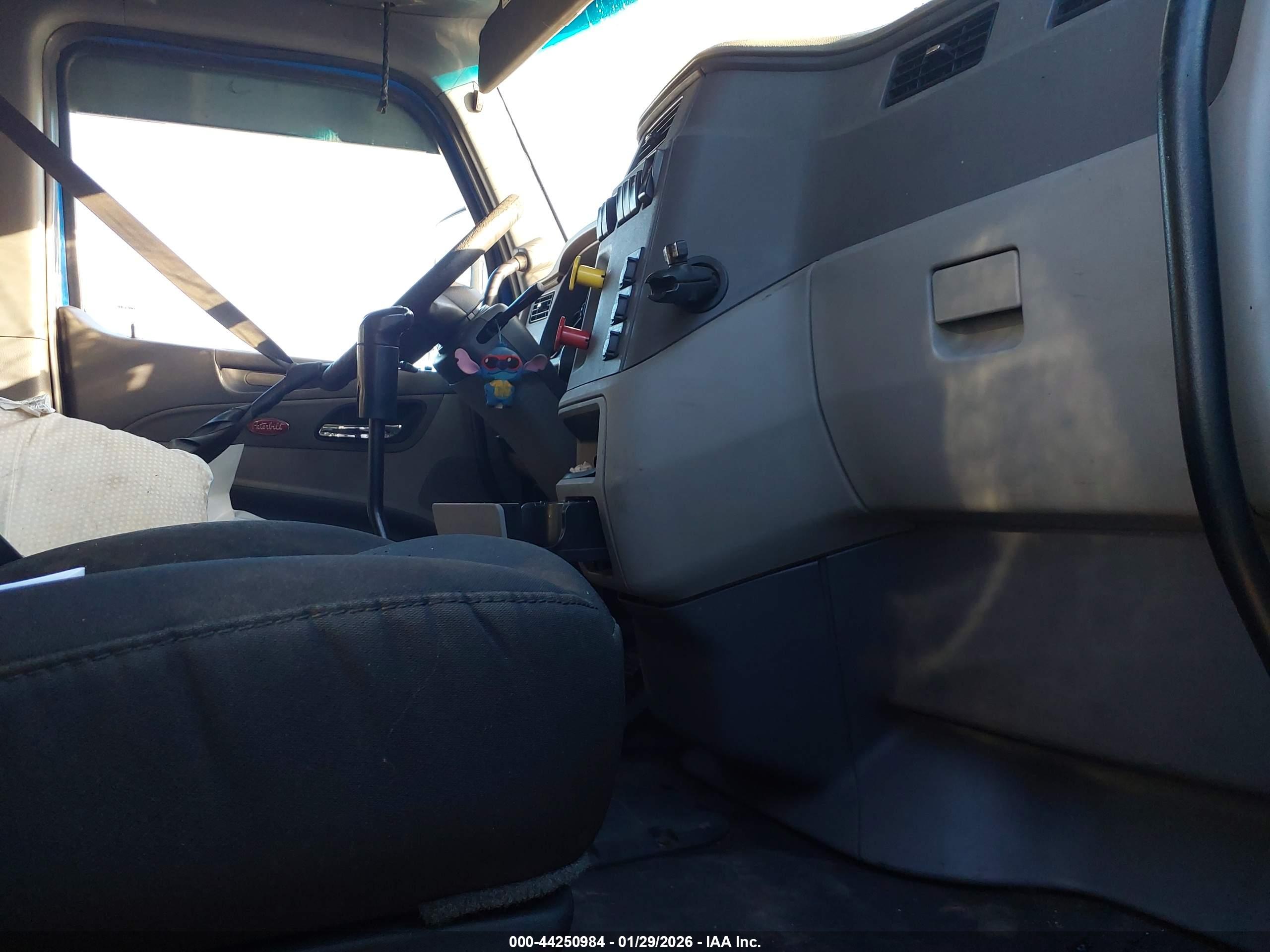 PETERBILT 579 image 5