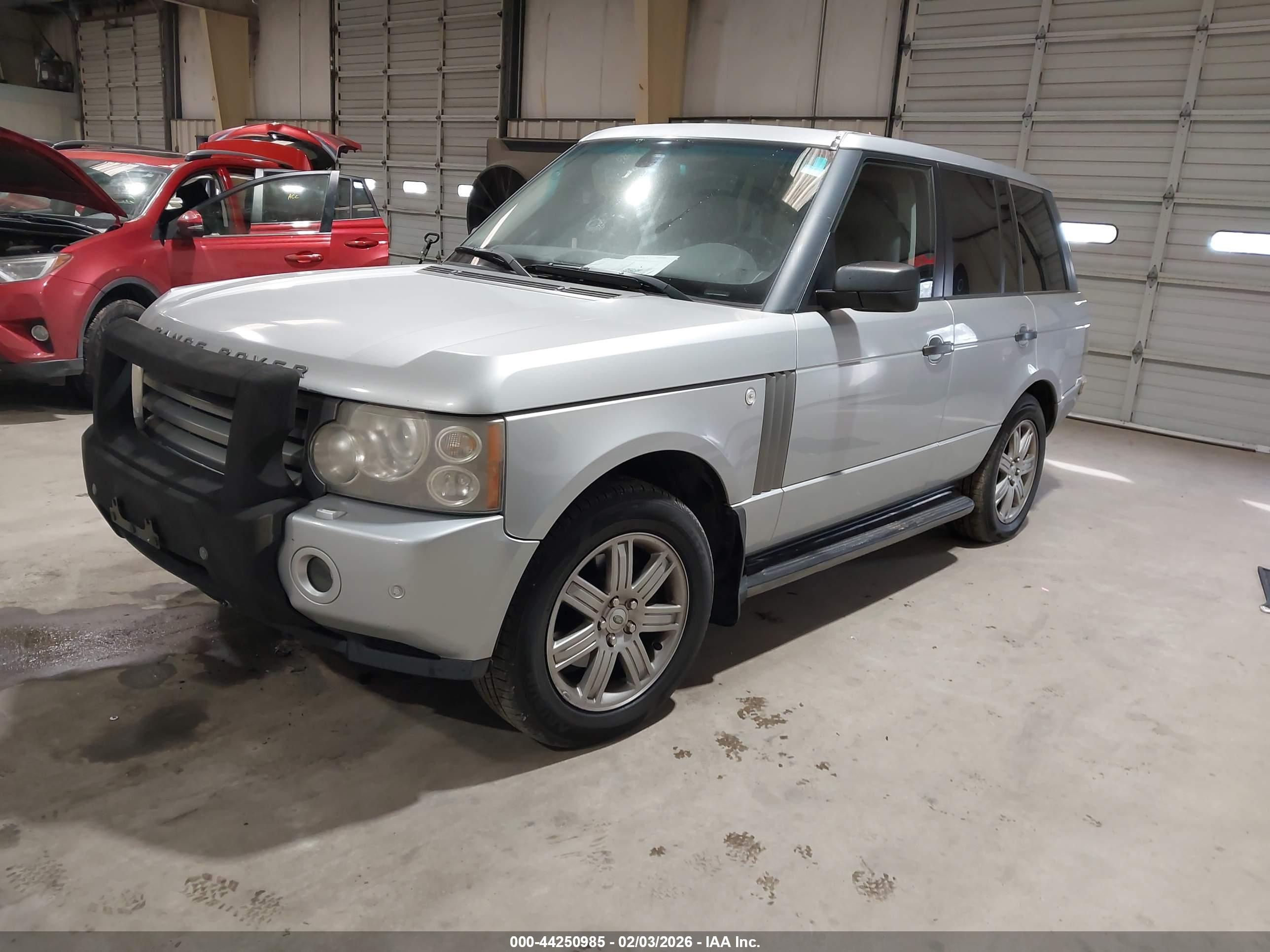 LAND ROVER image 2