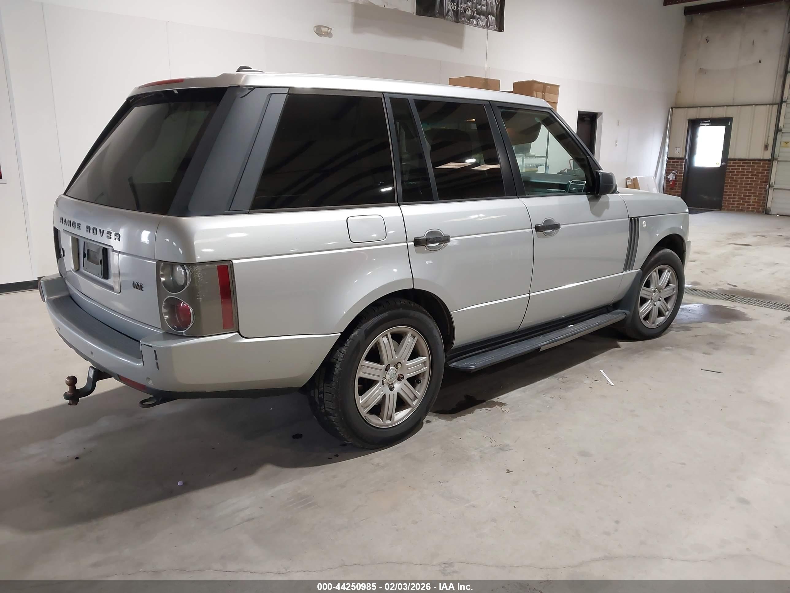 LAND ROVER image 4