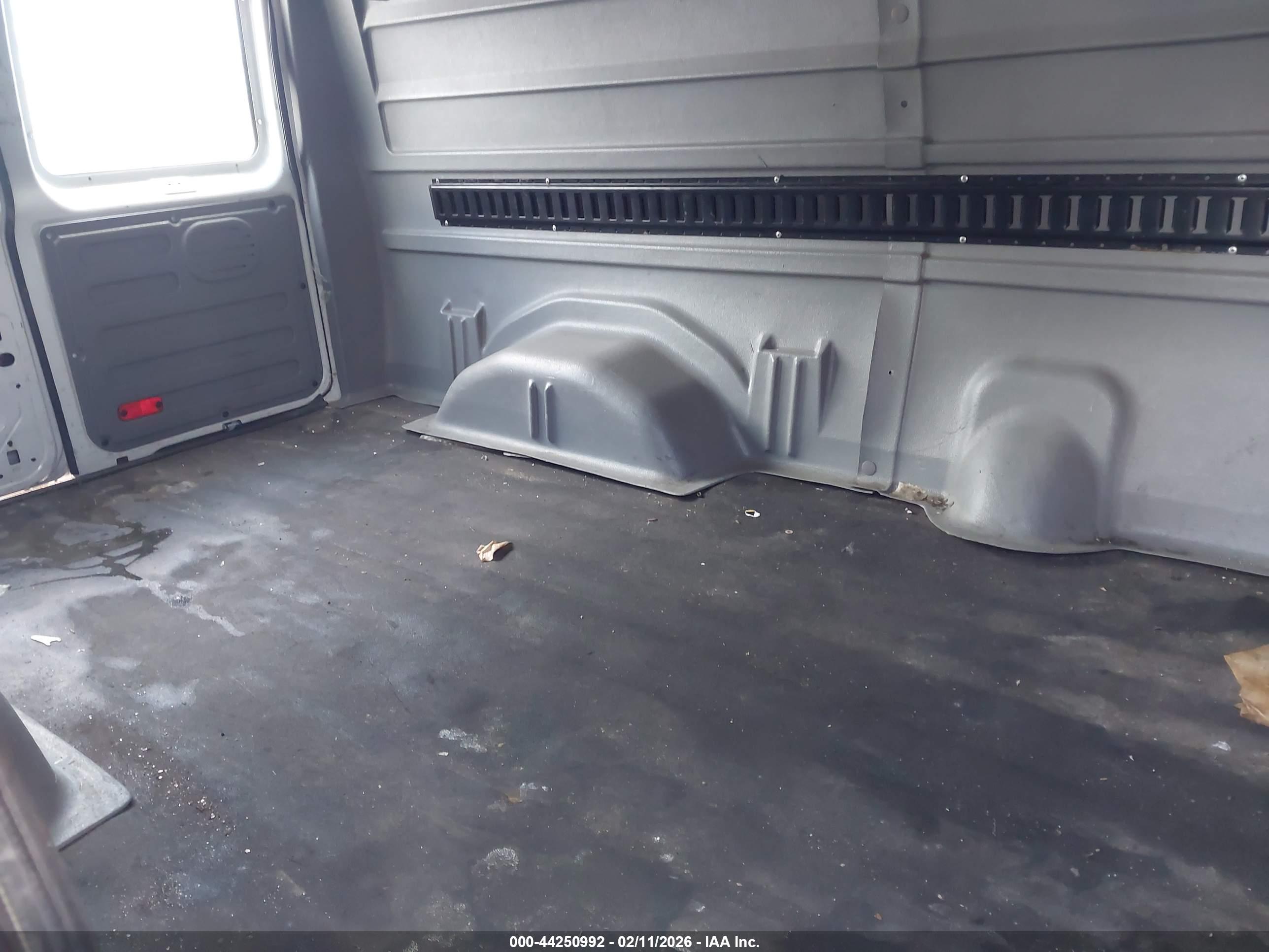 FORD E-250 image 8