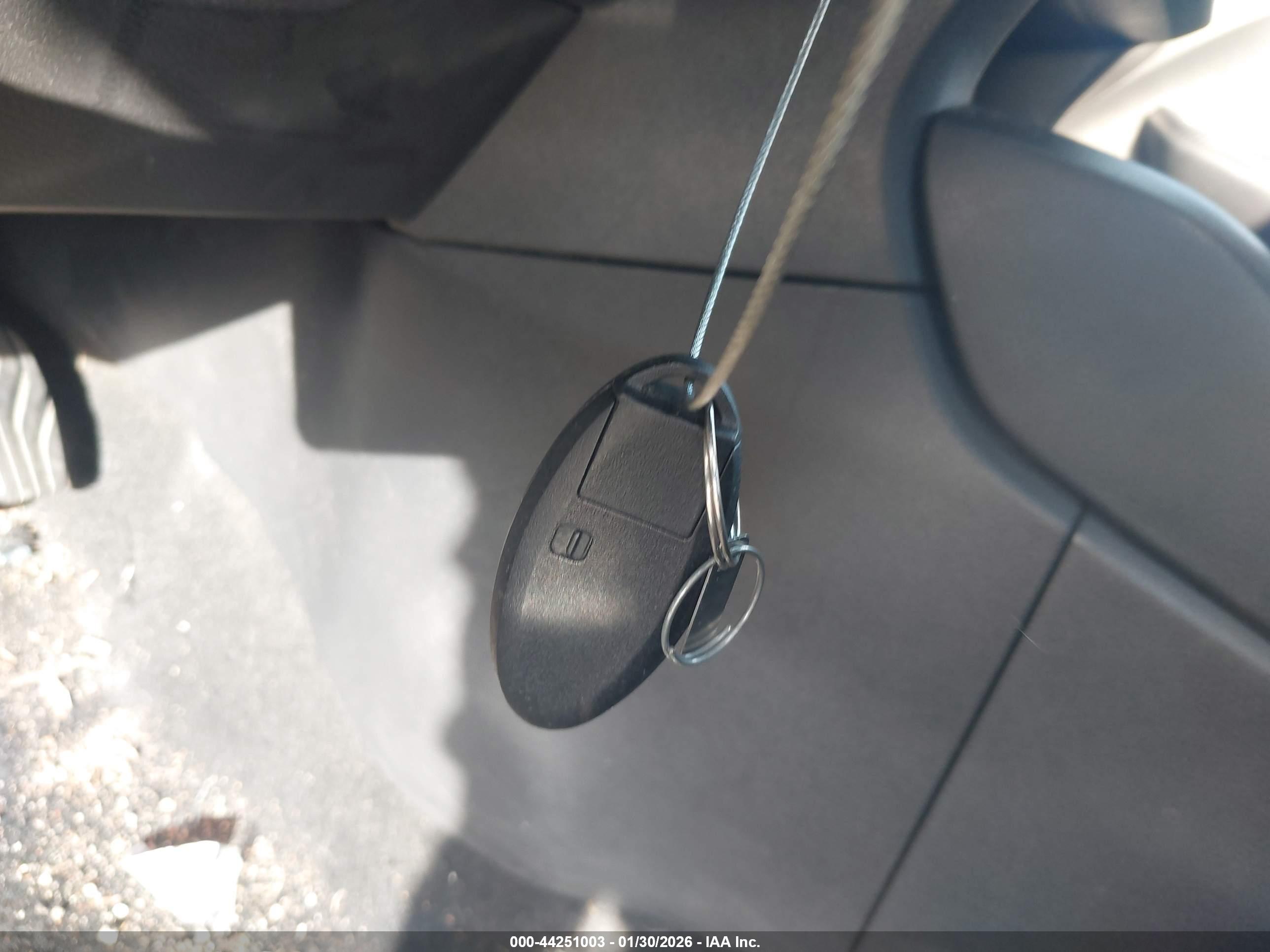NISSAN VERSA image 11