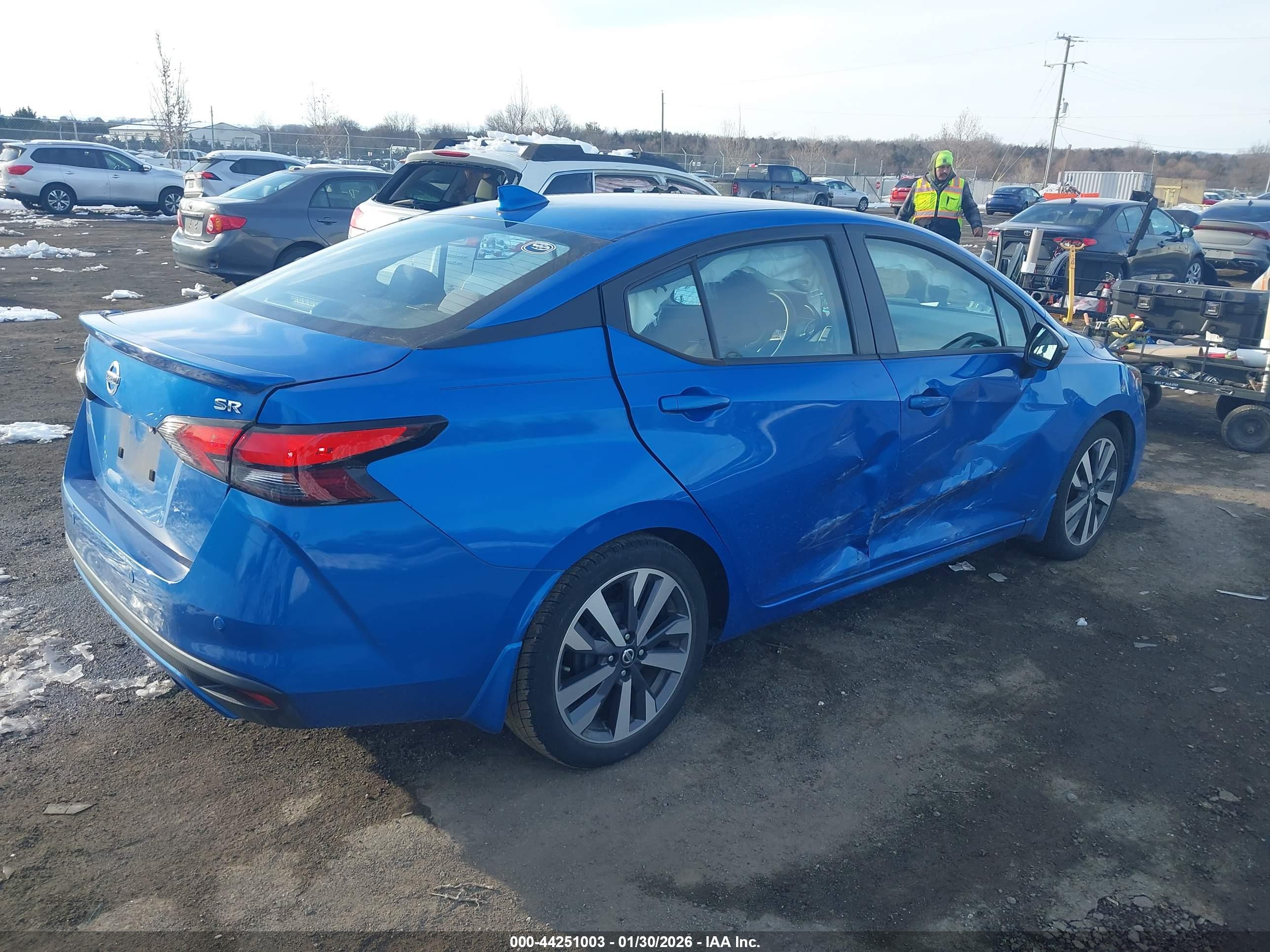 NISSAN VERSA image 4