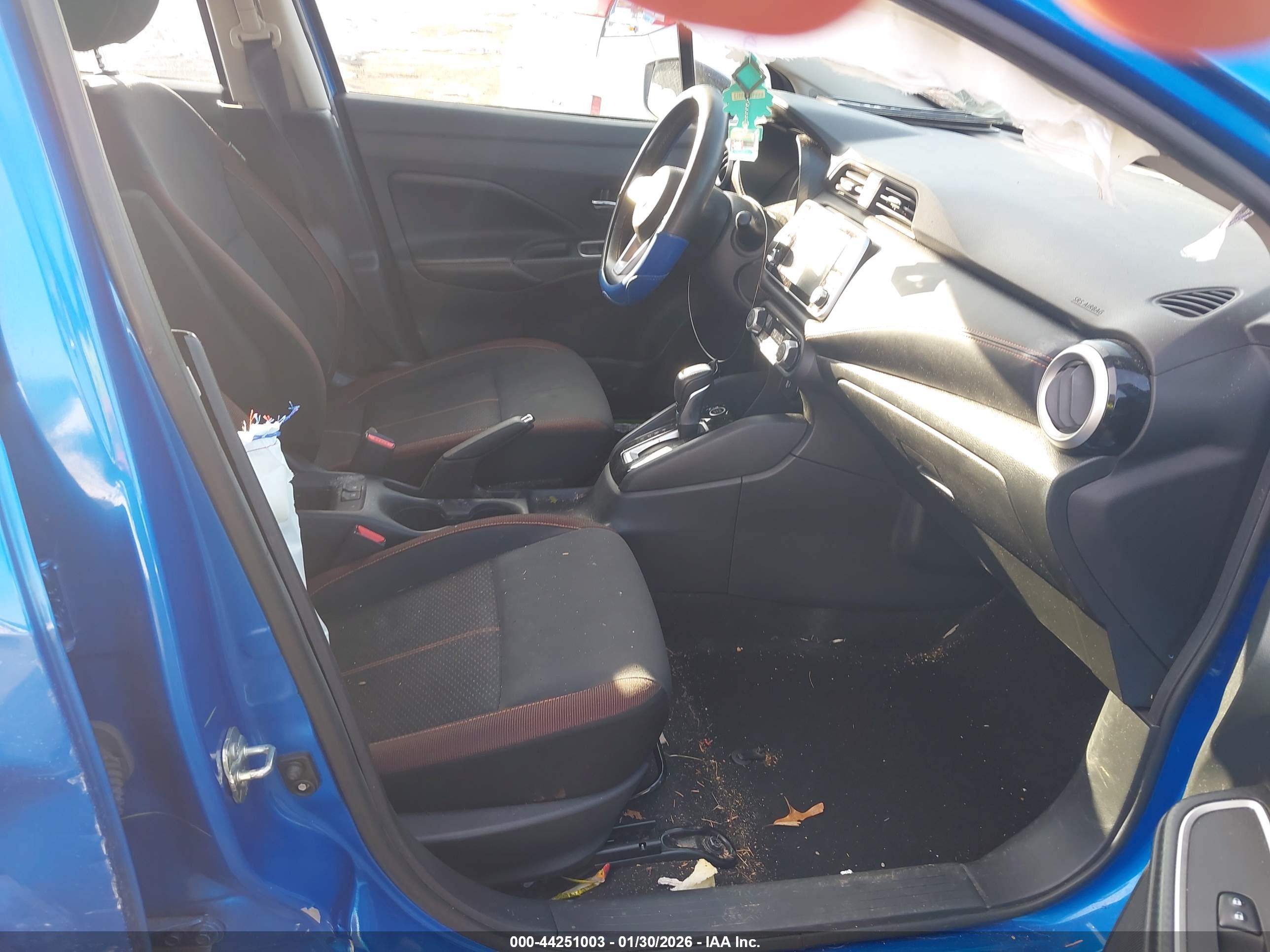 NISSAN VERSA image 5