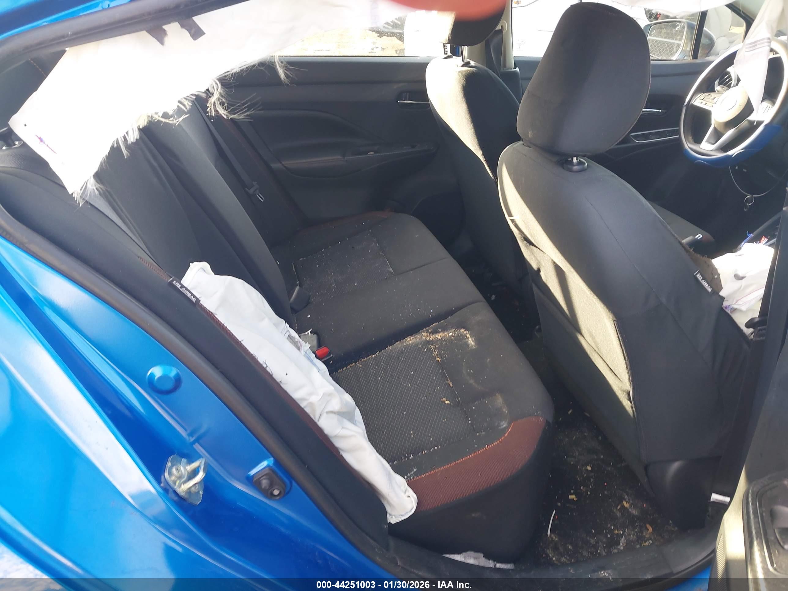 NISSAN VERSA image 8