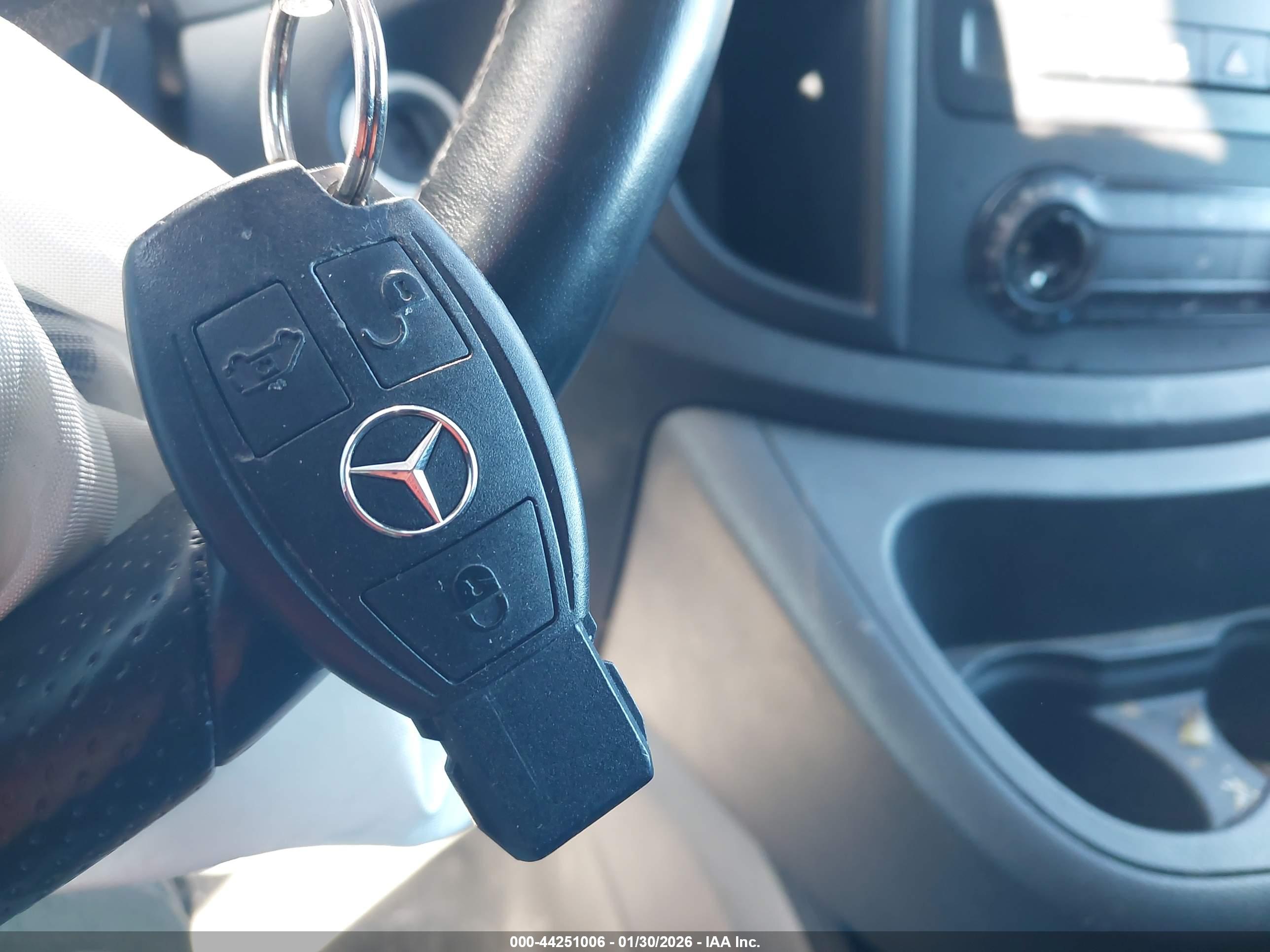 MERCEDES-BENZ METRIS image 11