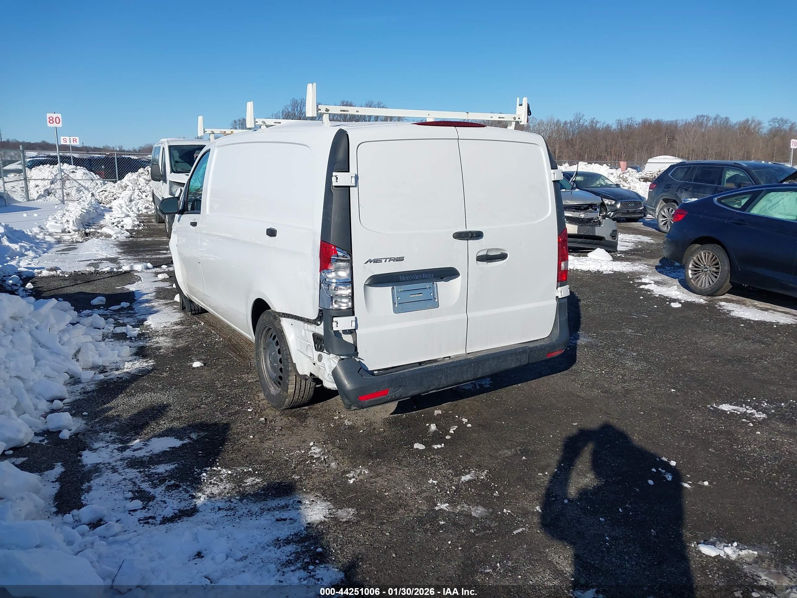 MERCEDES-BENZ METRIS image 3