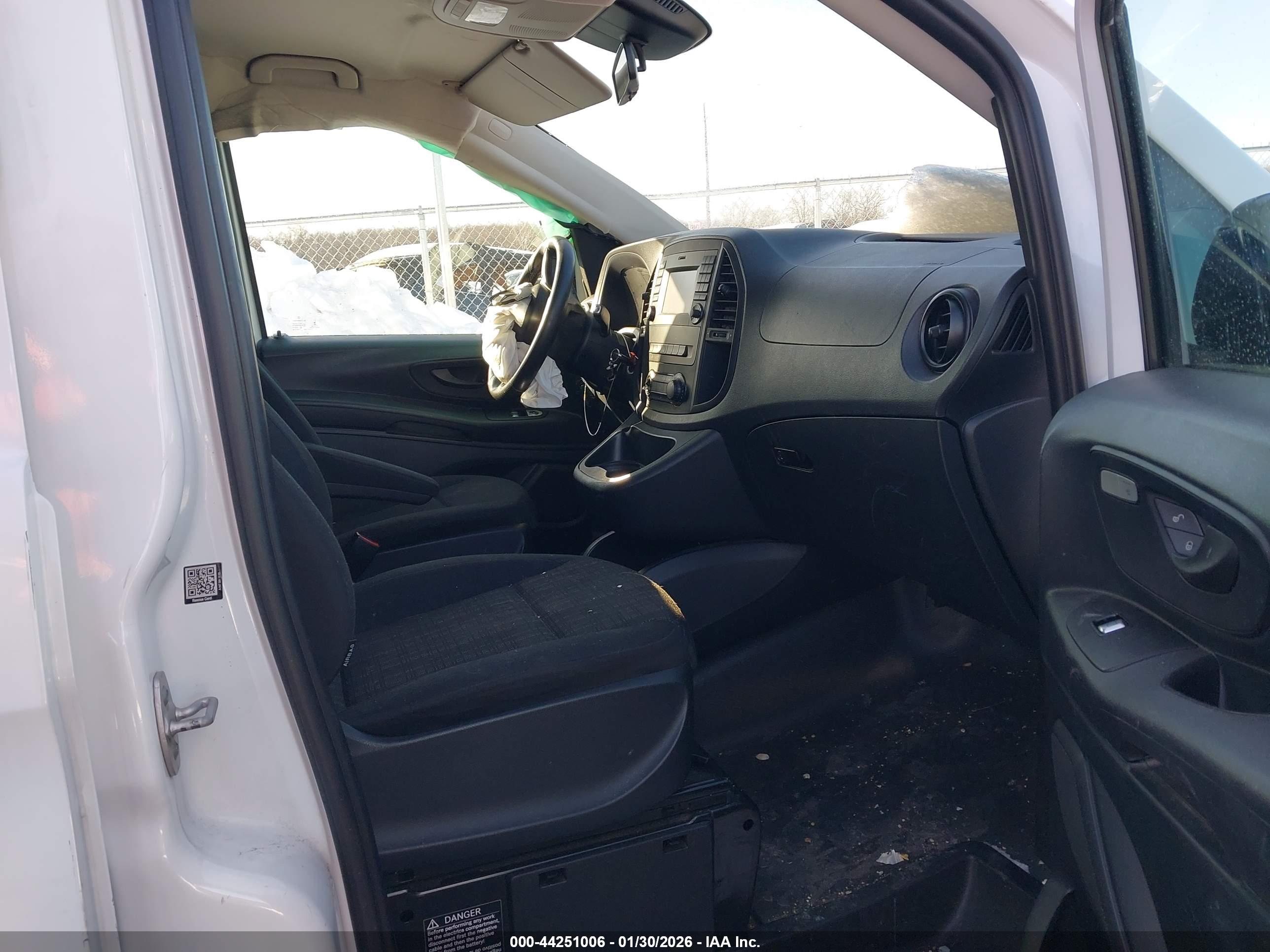 MERCEDES-BENZ METRIS image 5