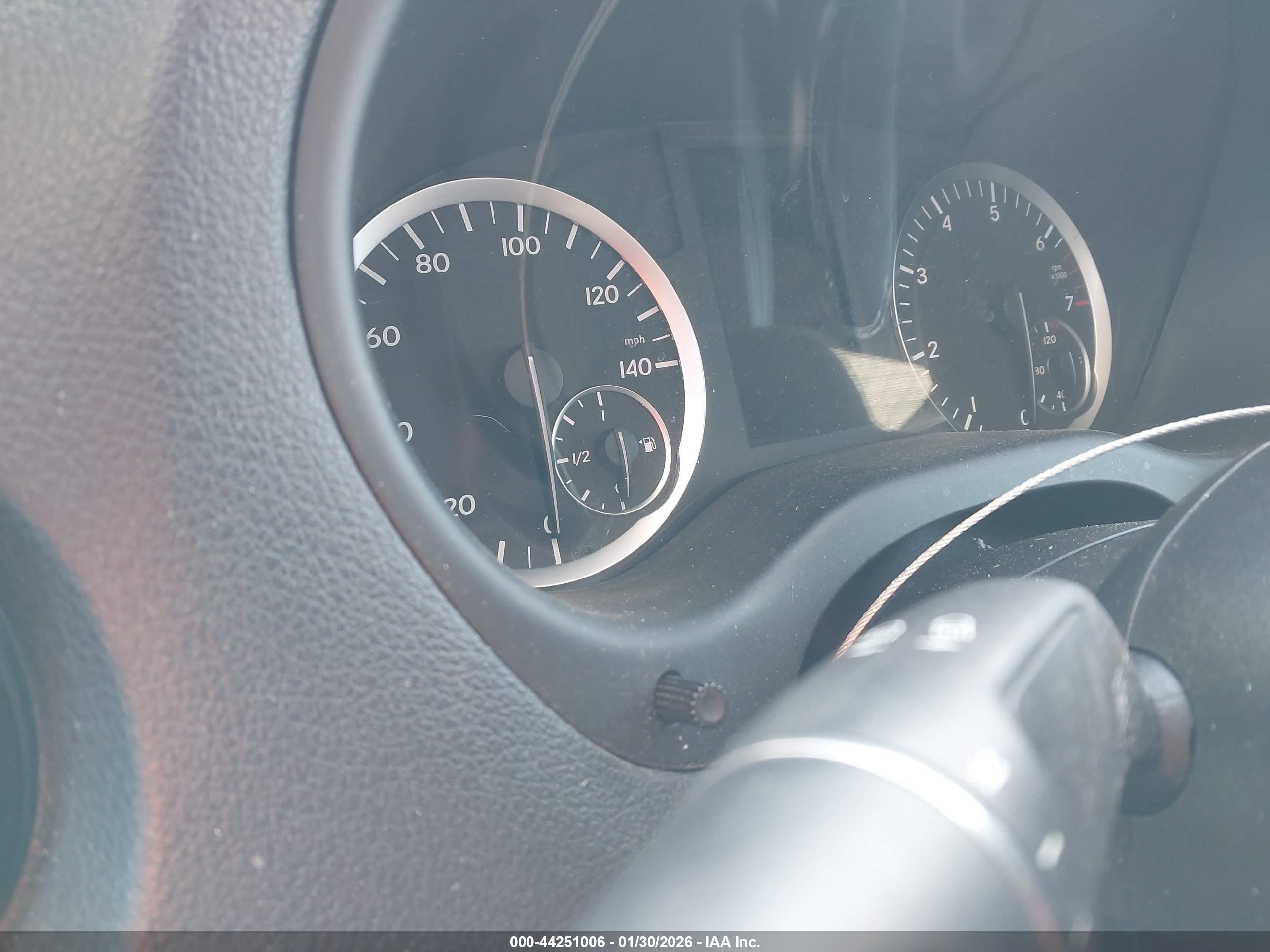 MERCEDES-BENZ METRIS image 7