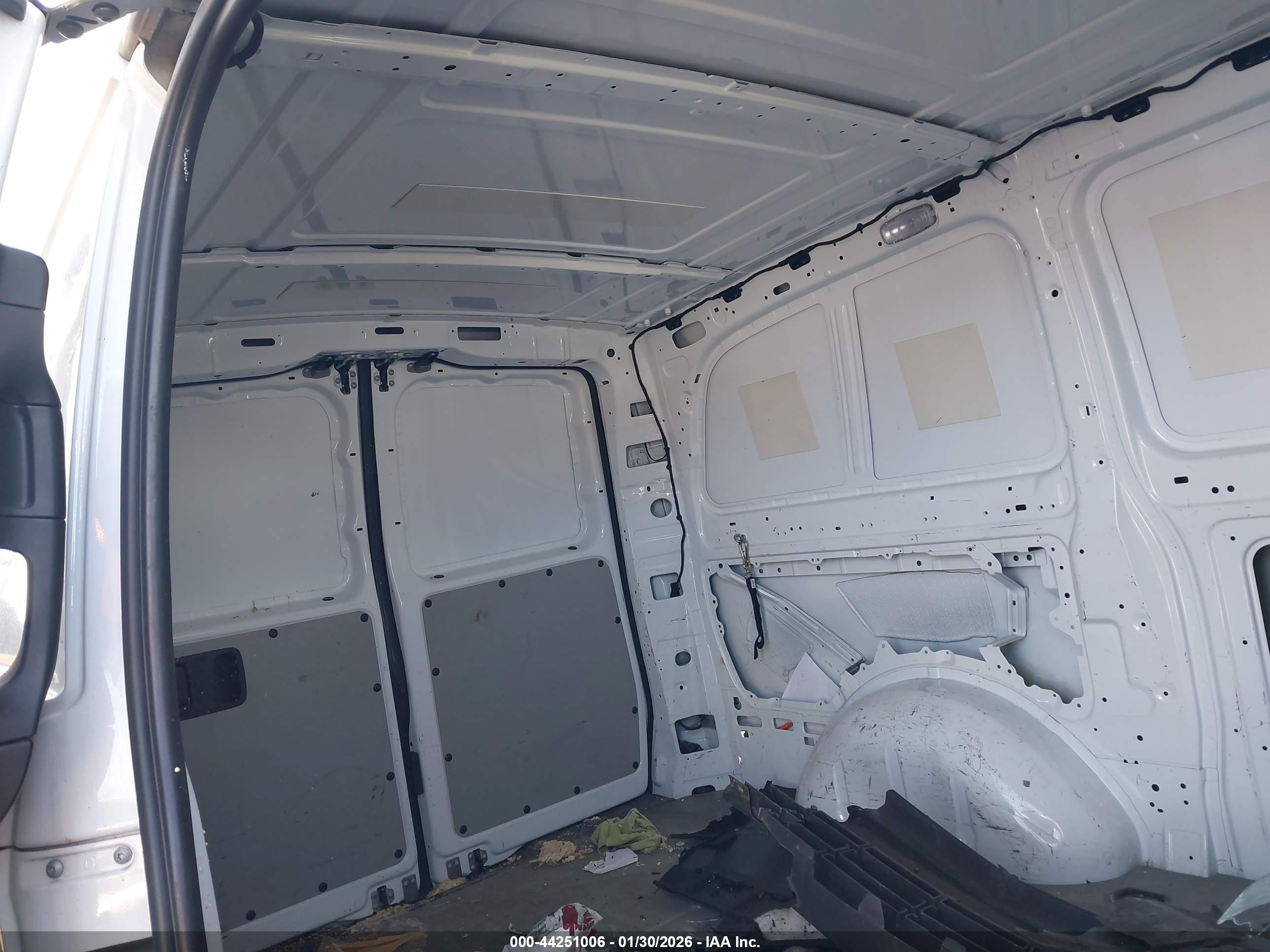 MERCEDES-BENZ METRIS image 8