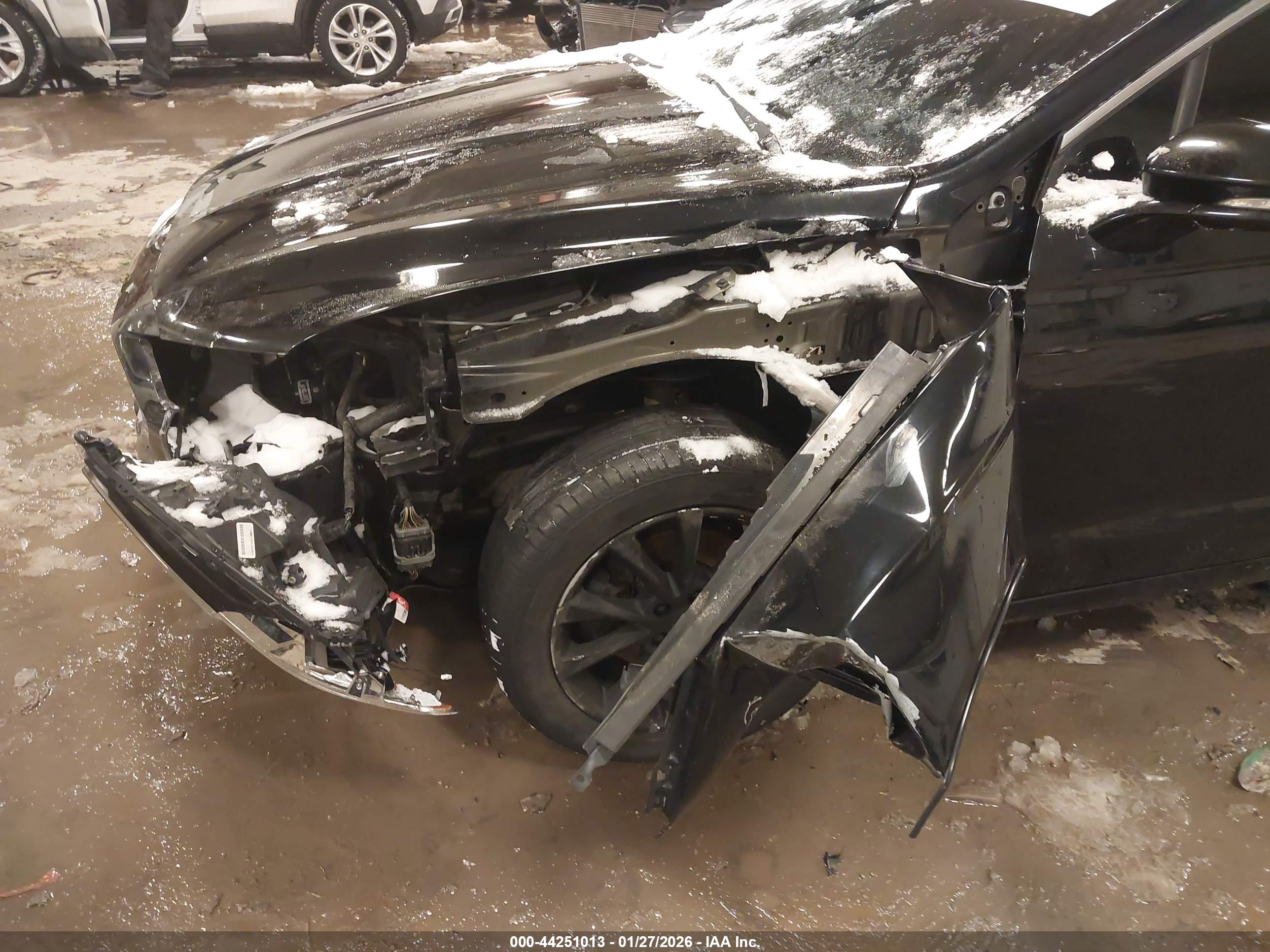 FORD FUSION image 6