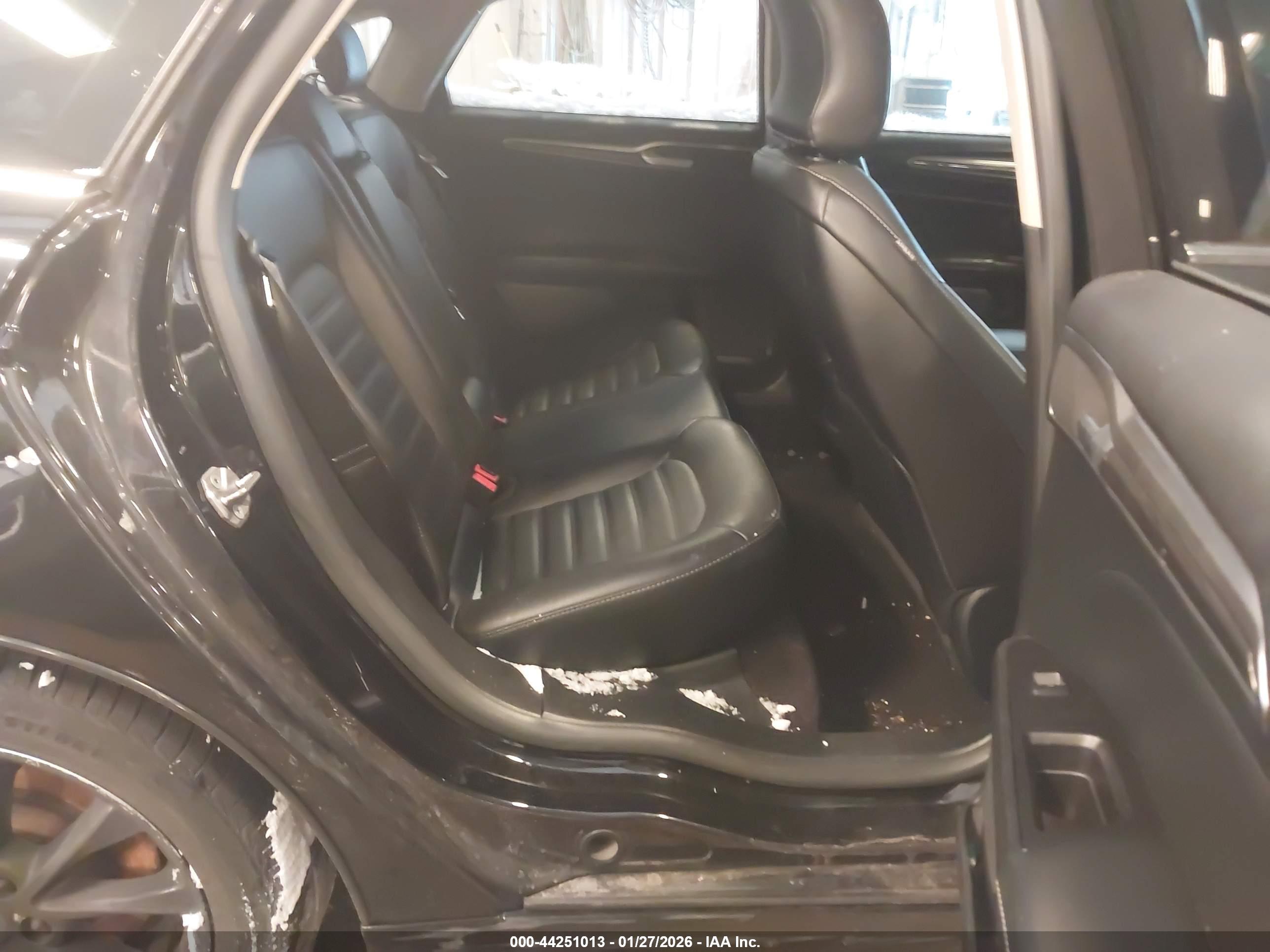 FORD FUSION image 8