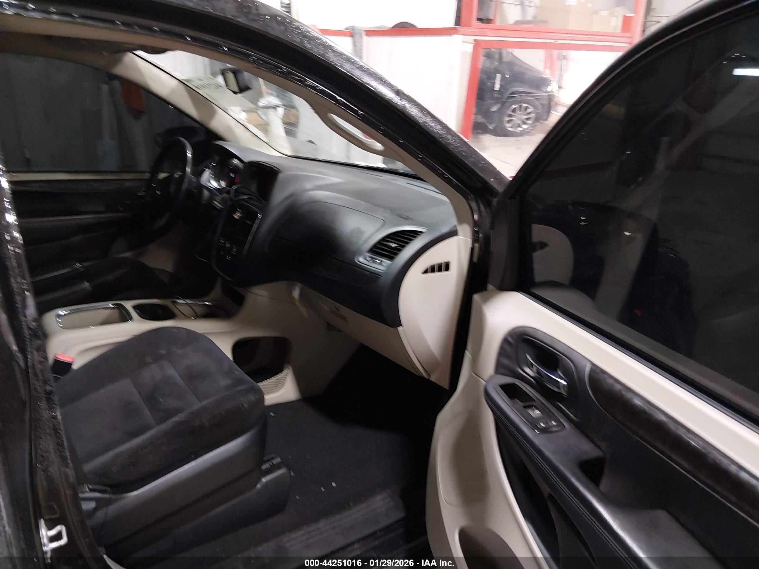 DODGE GRAND image 5