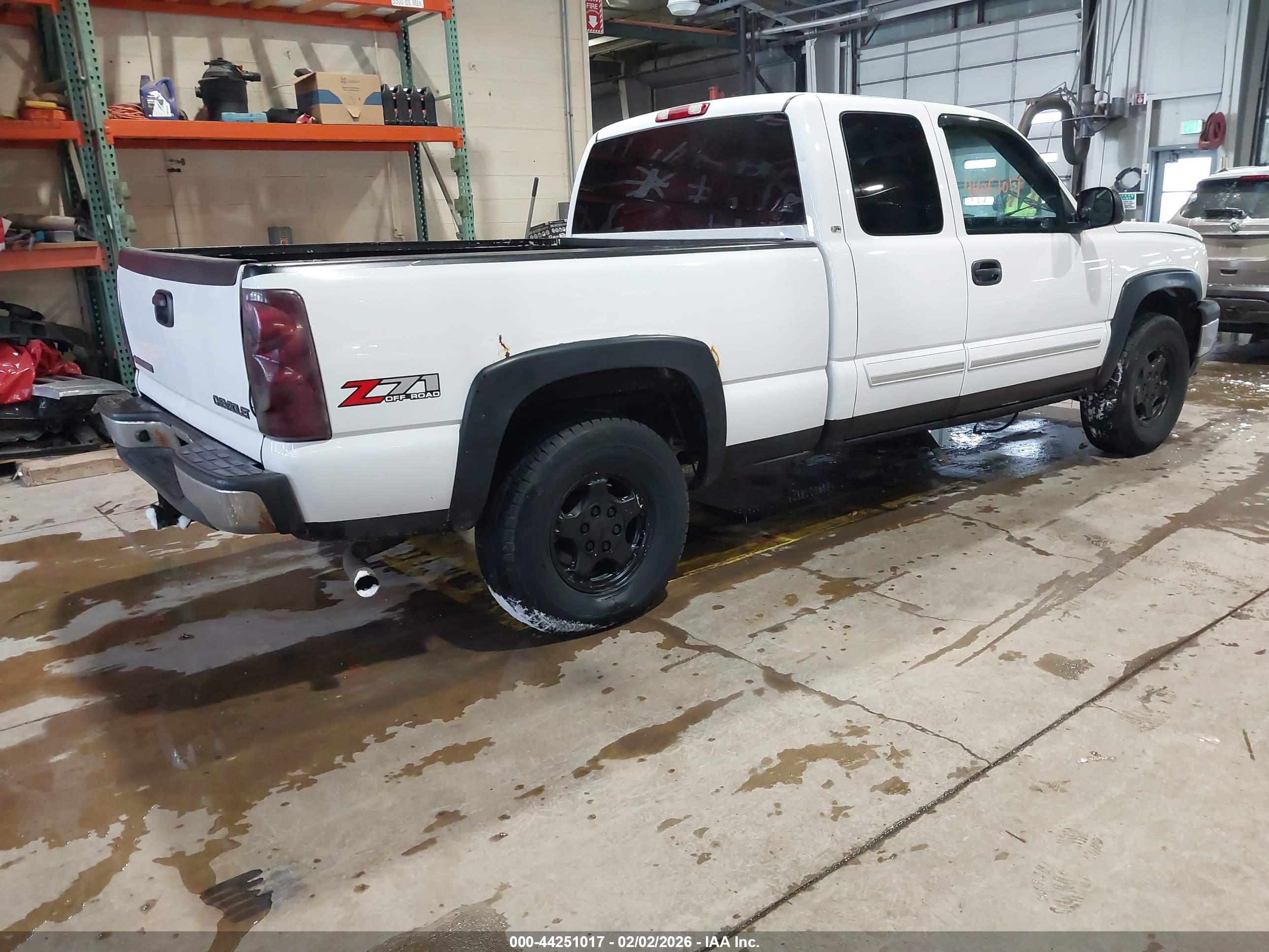 CHEVROLET SILVERADO image 4