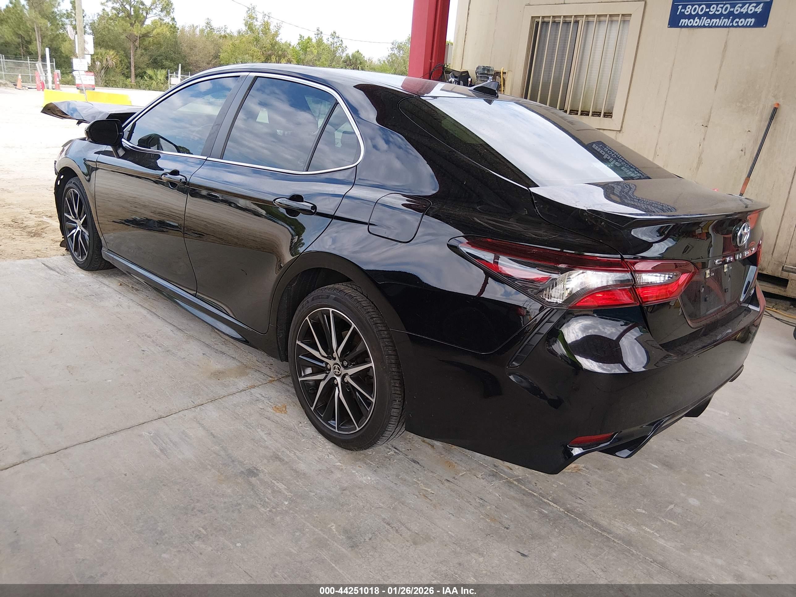 TOYOTA CAMRY image 3