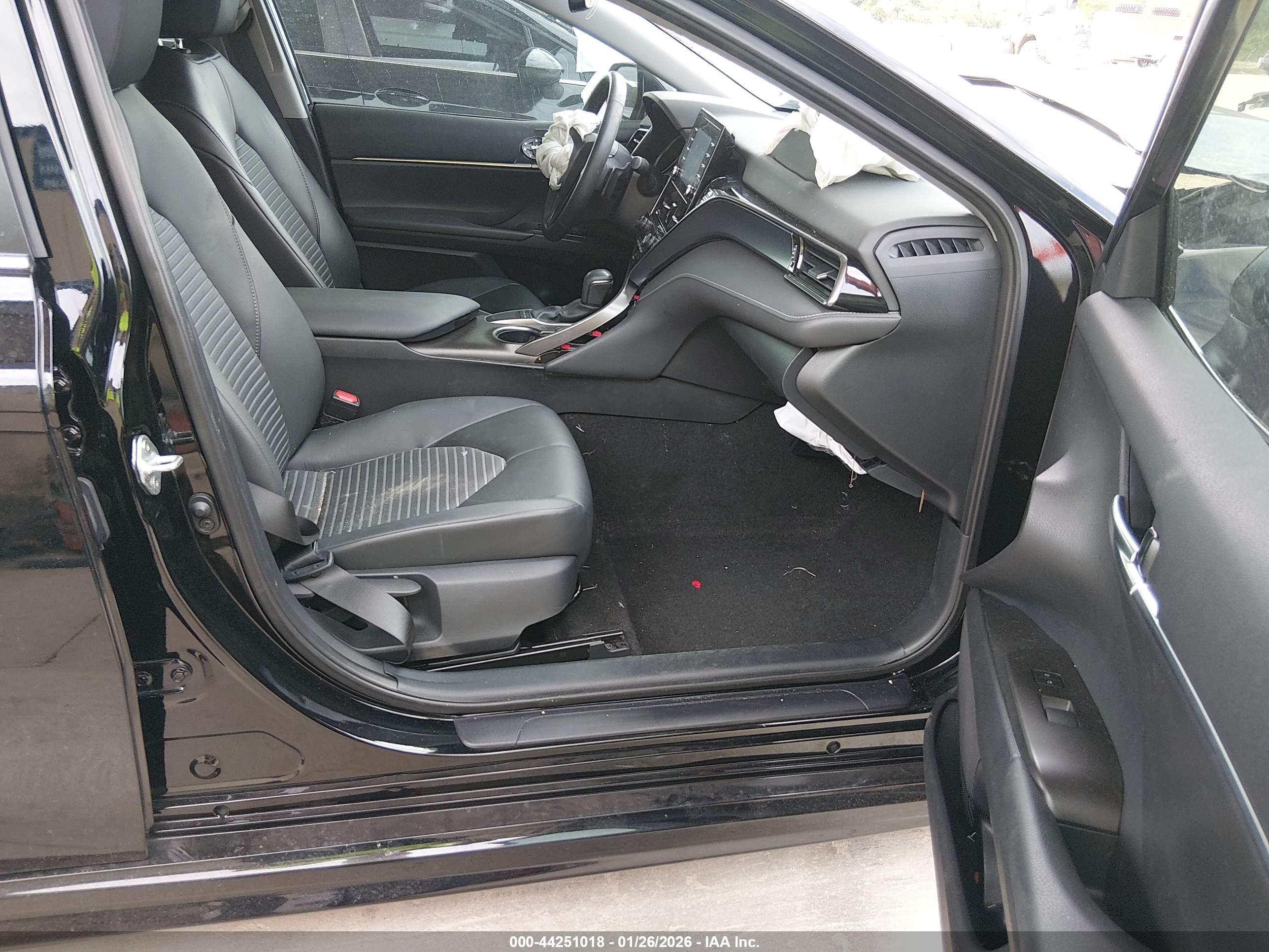 TOYOTA CAMRY image 5