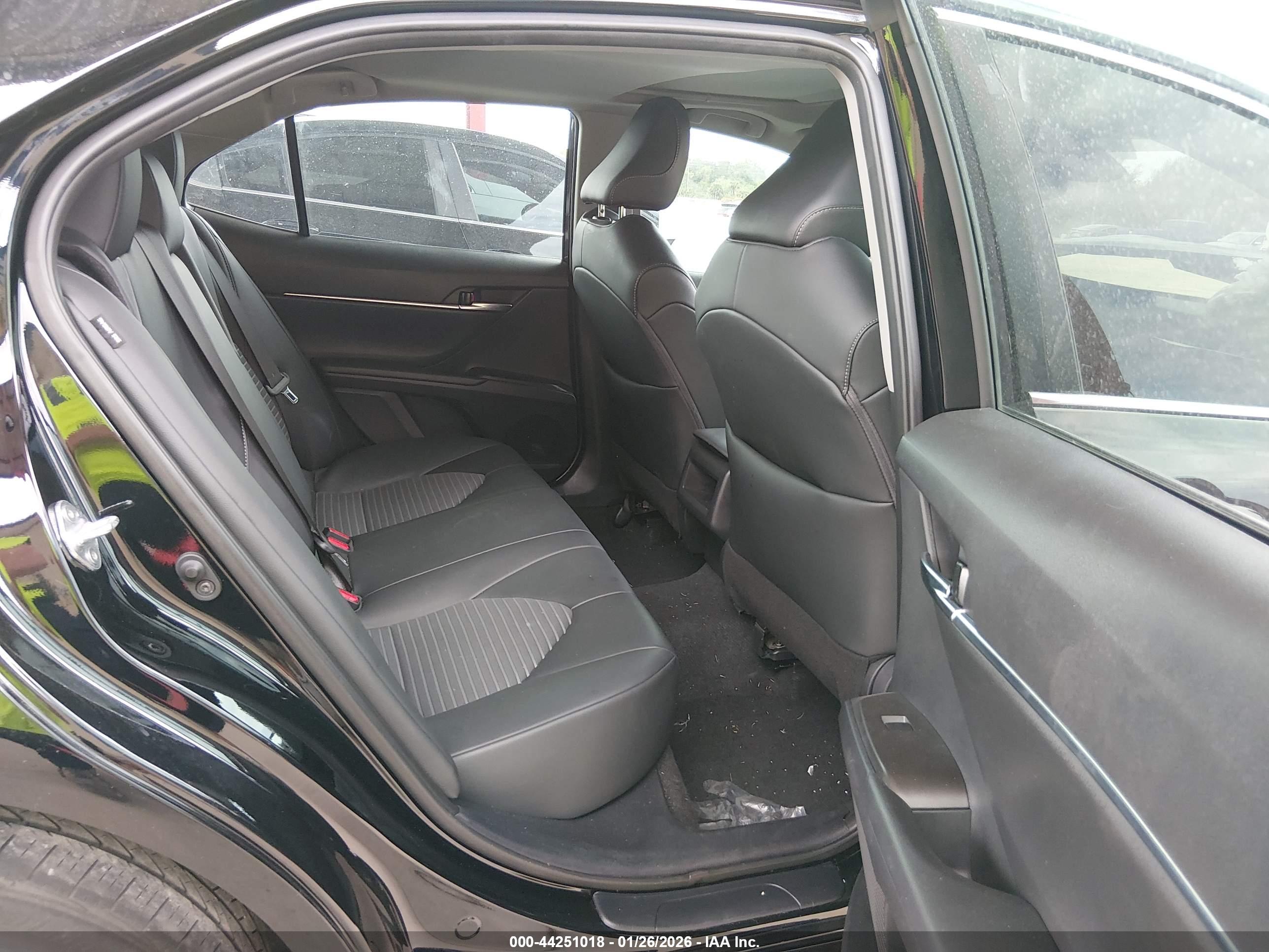 TOYOTA CAMRY image 8