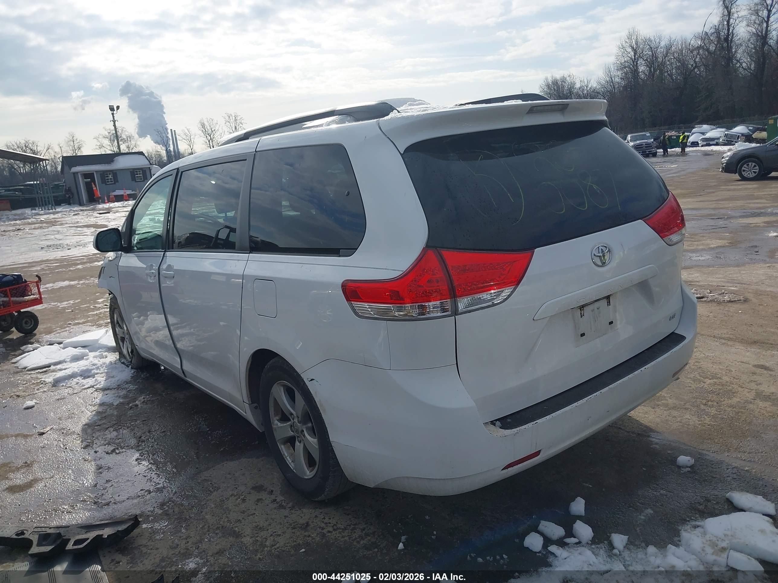TOYOTA SIENNA image 3