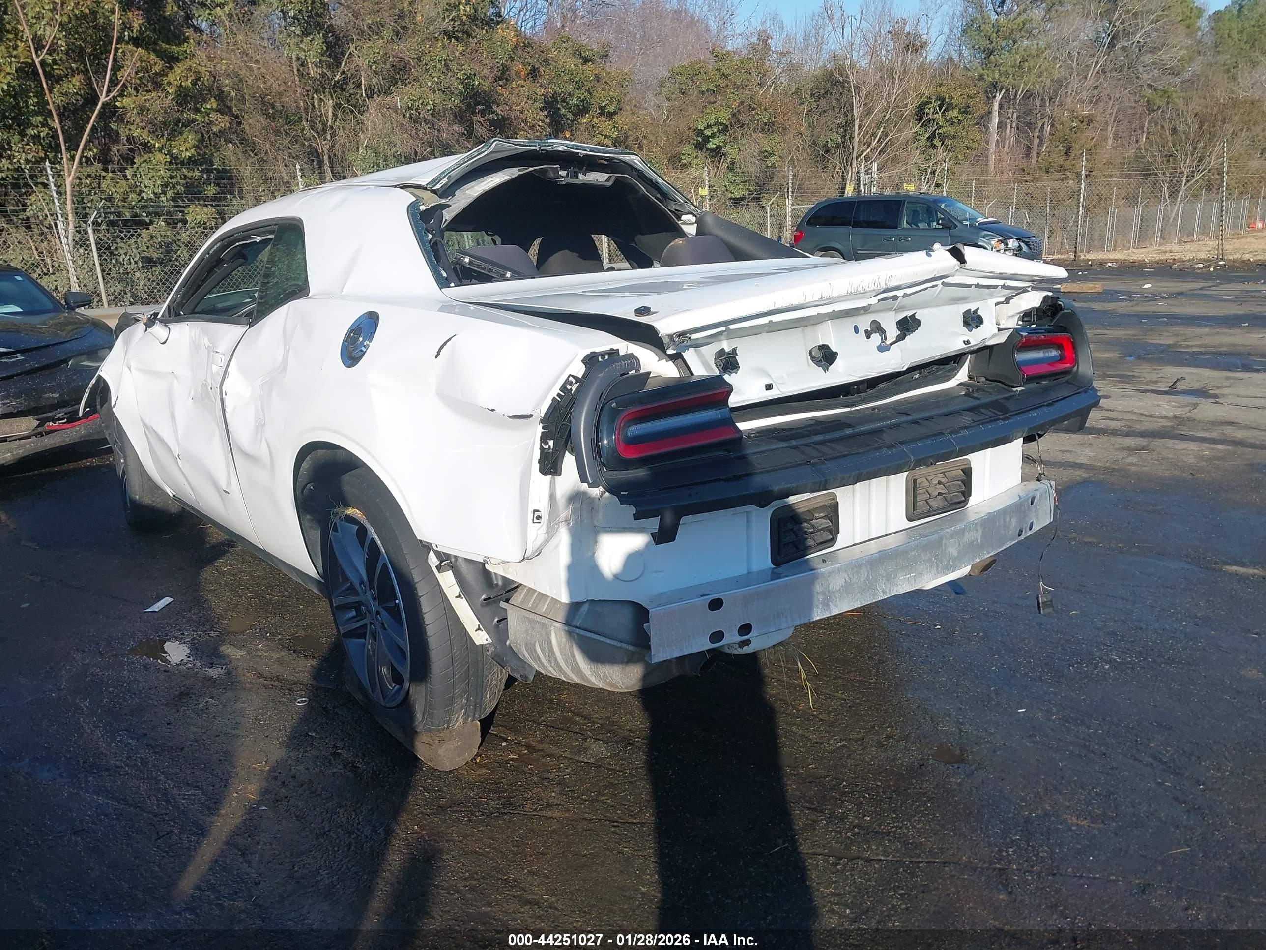 DODGE CHALLENGER image 3