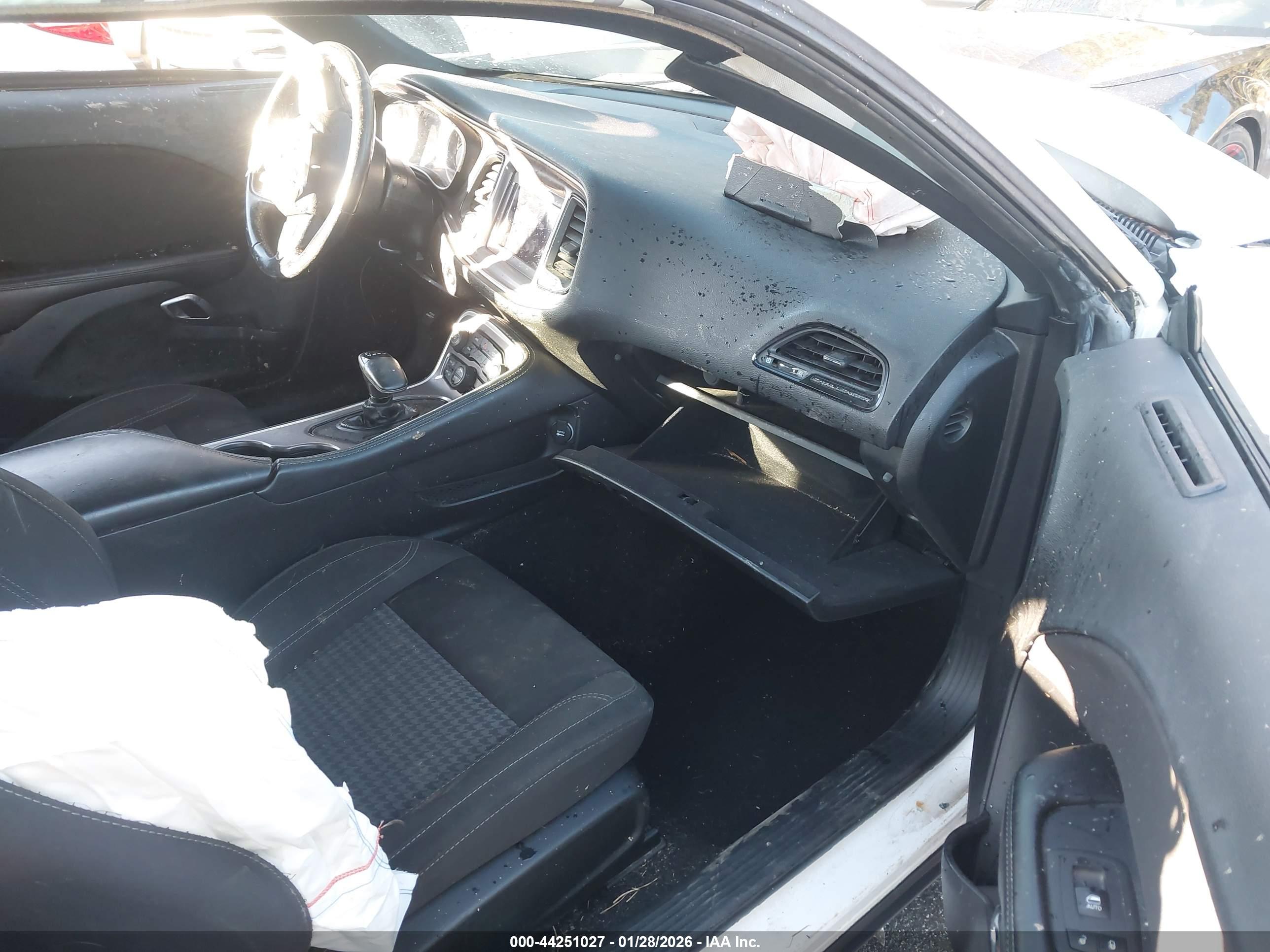 DODGE CHALLENGER image 5