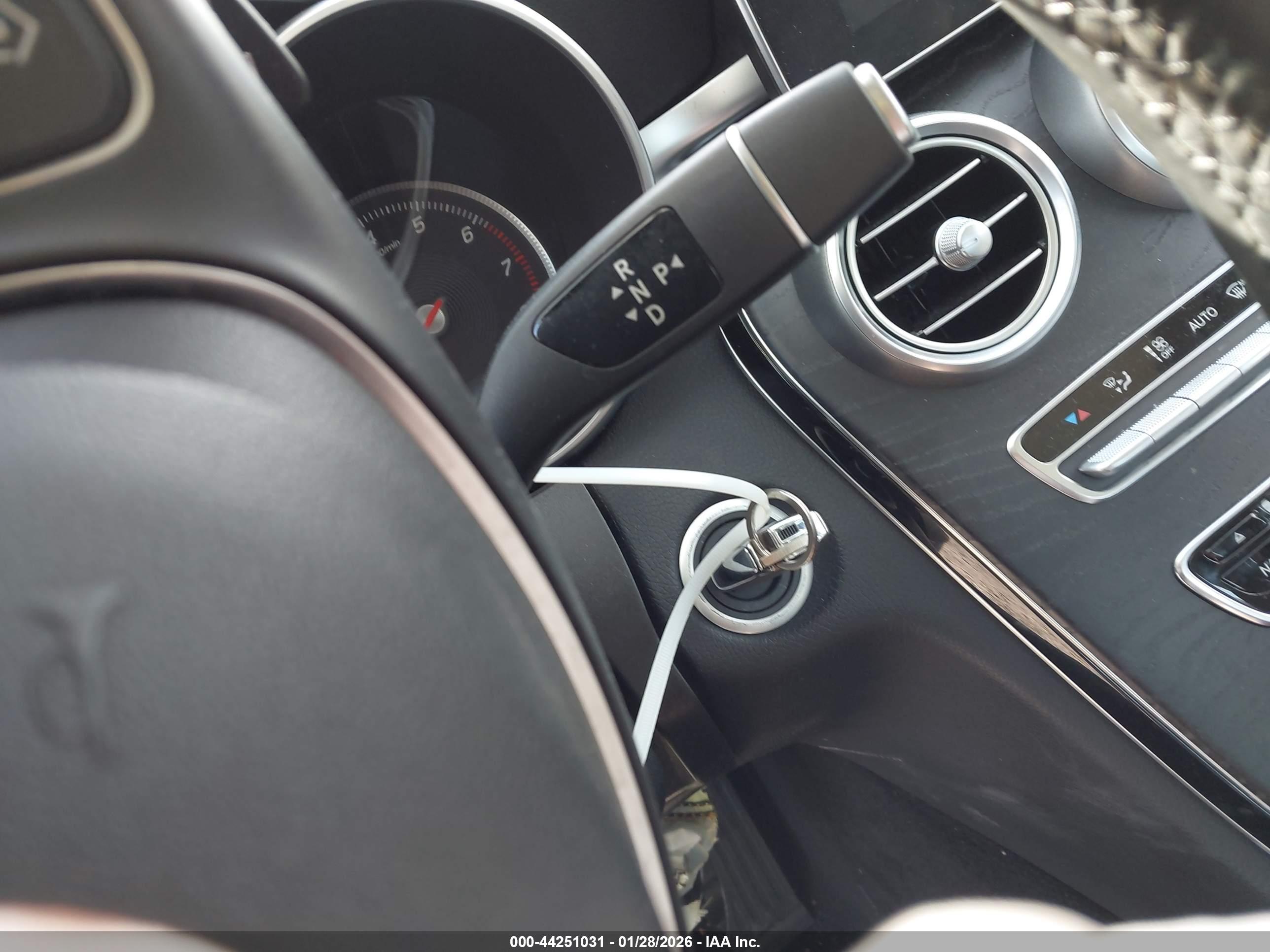 MERCEDES-BENZ C image 11