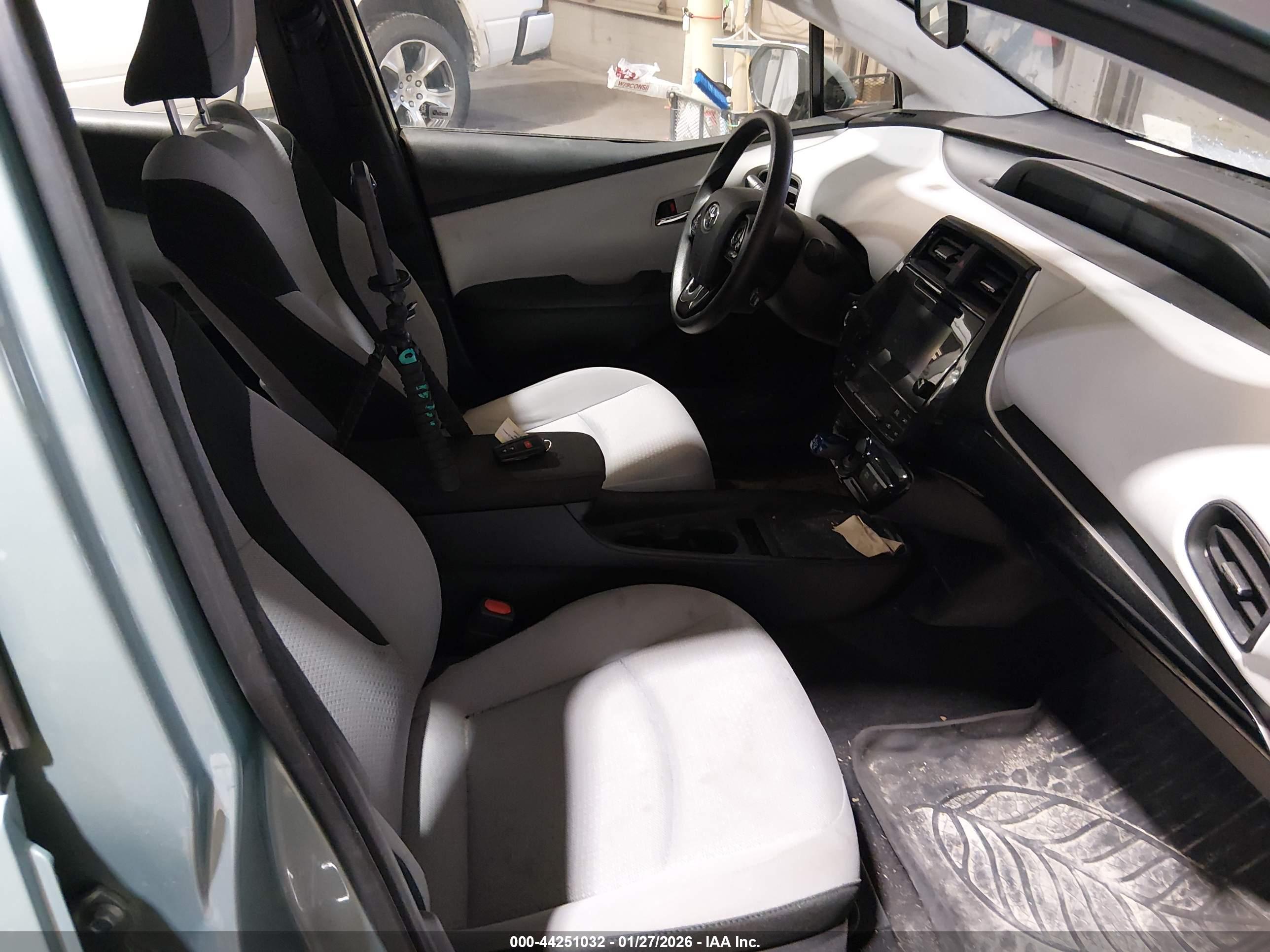 TOYOTA PRIUS image 5