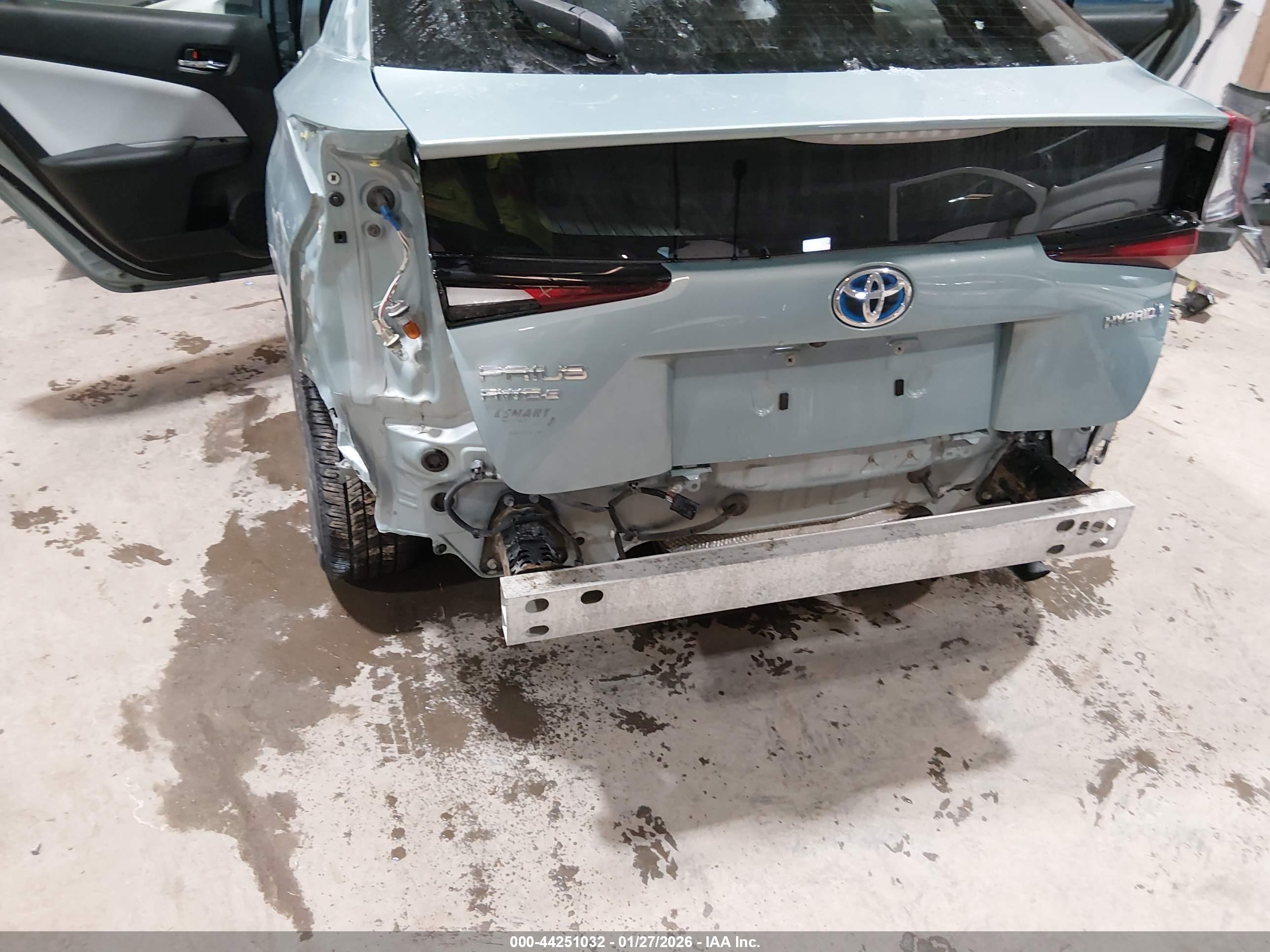 TOYOTA PRIUS image 6