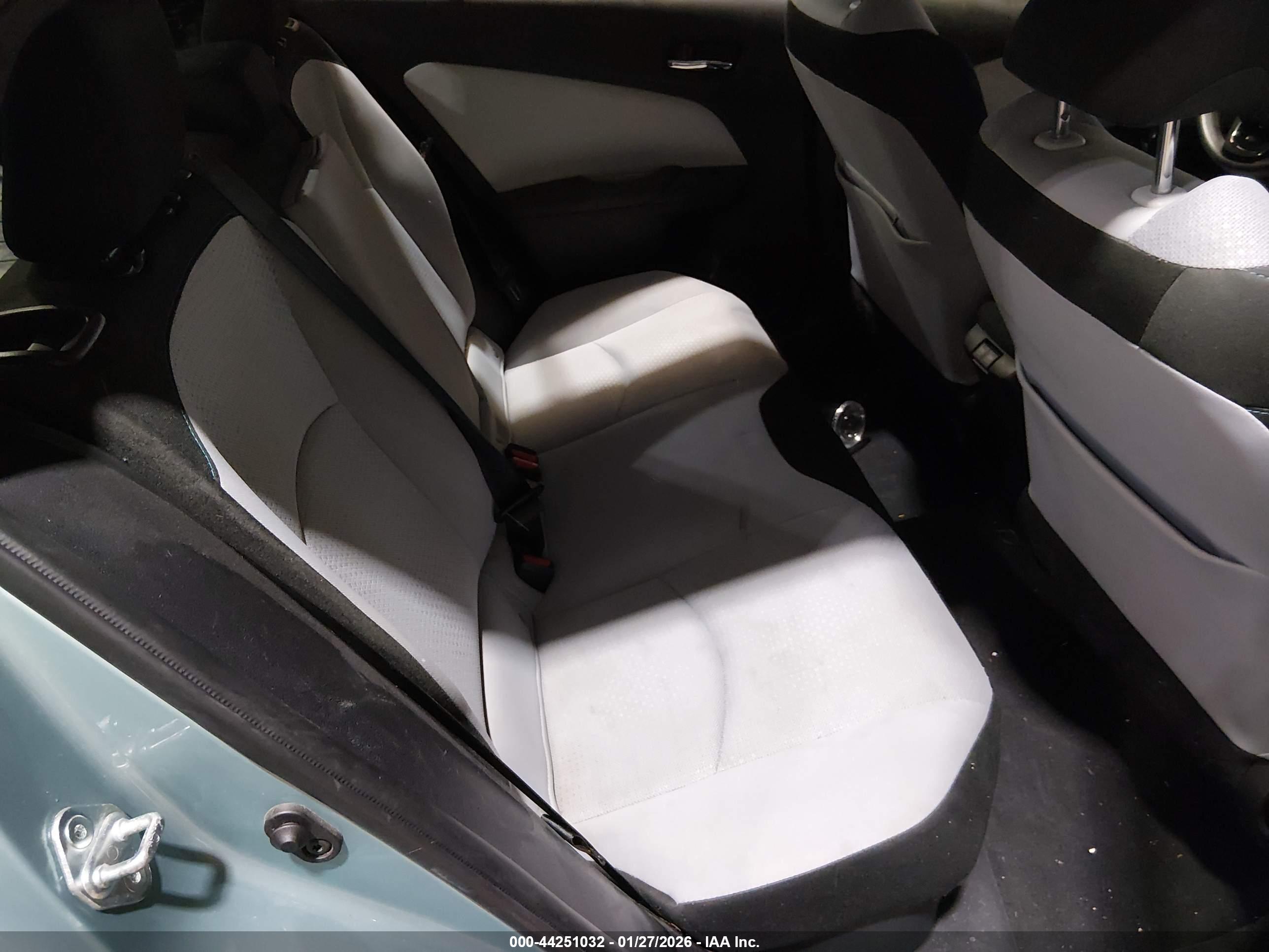 TOYOTA PRIUS image 8